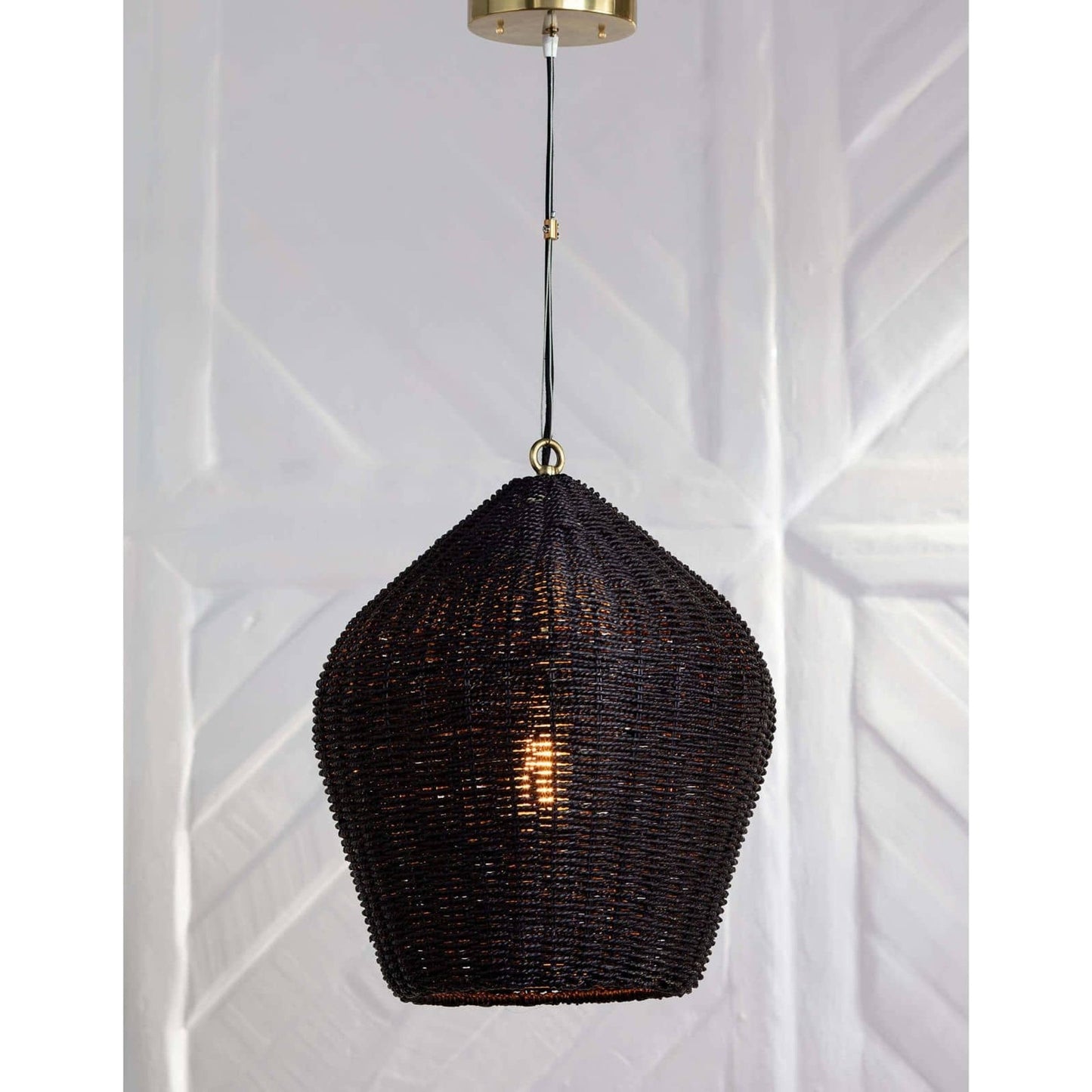 015 SR-769931 | Lifestyle | Georgian Pendant by Regina Andrew. Made from natural material in a modern style.
