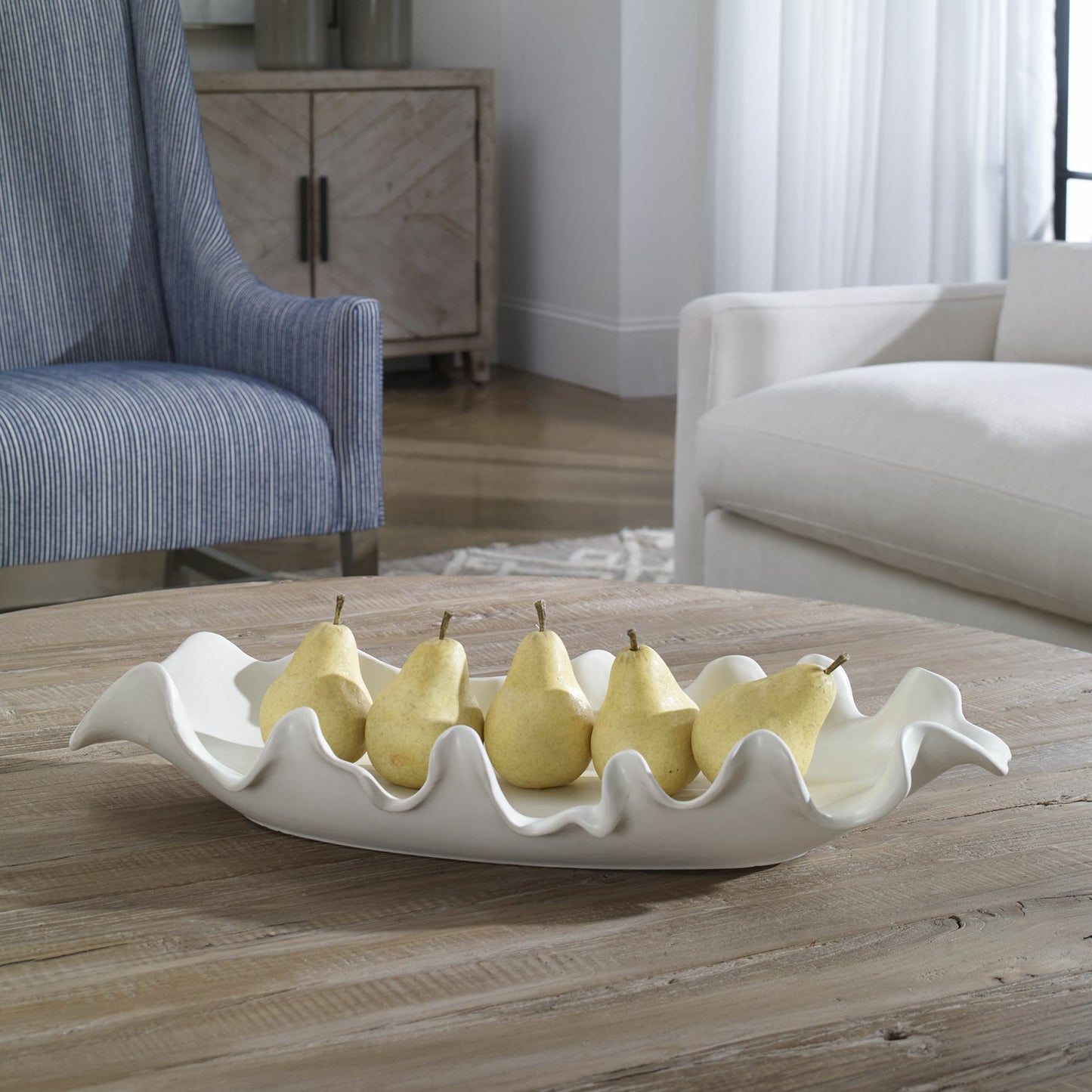 003 SI-1789802 | Lifestyle | Ruffled Feathers Bowl by Uttermost. Made from earthenware in a modern style.