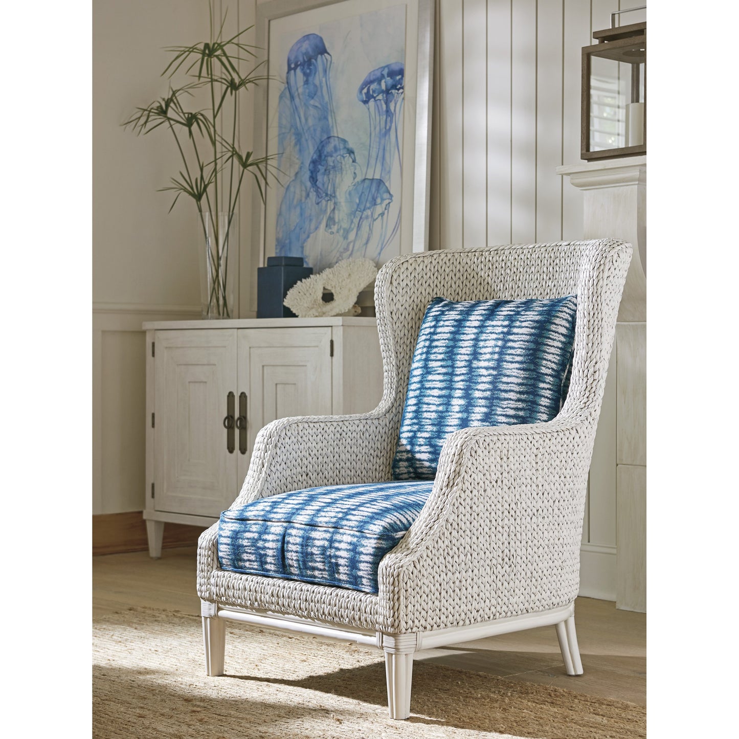 005 SR-836512 | Lifestyle | Surfside Hall Chest by Tommy Bahama Home in white. Made from unique in a transitional style.