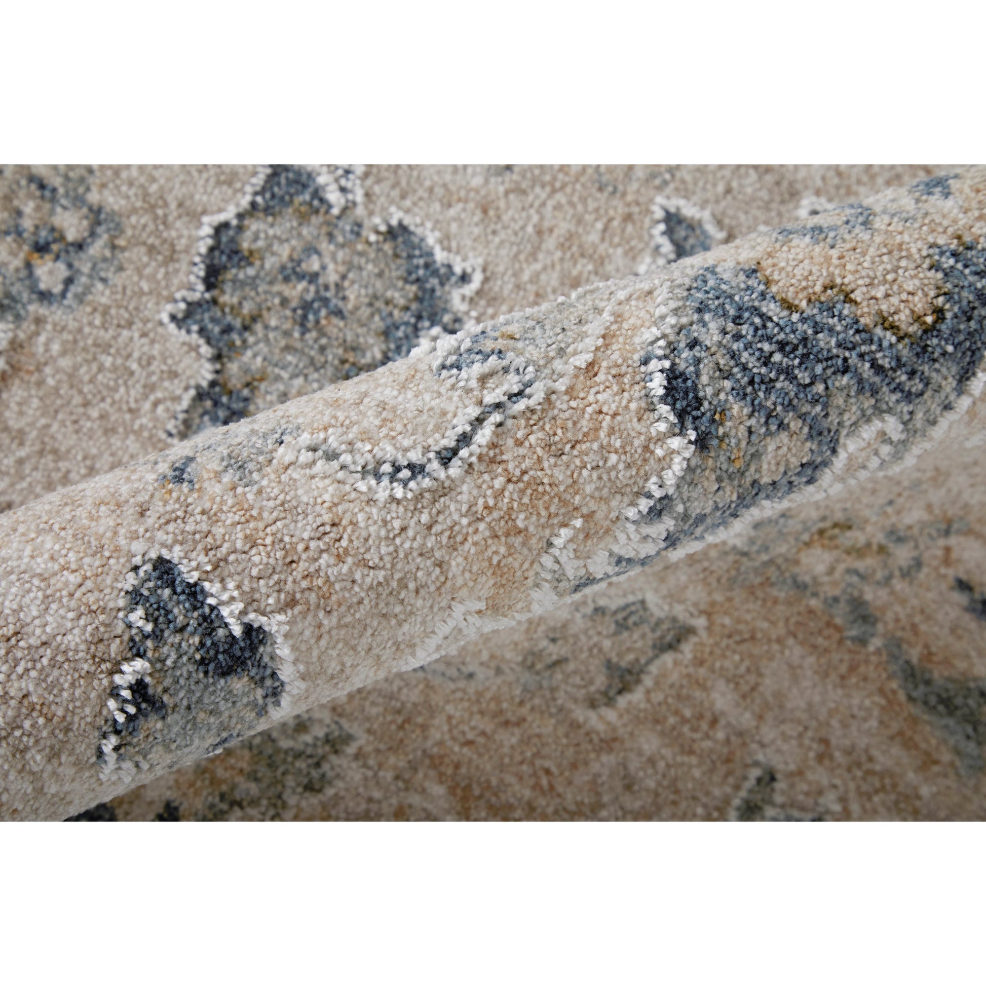 Pasha Transitional & Botanical Rug - 39M7F by Feizy. Made from polyester in a unique style.