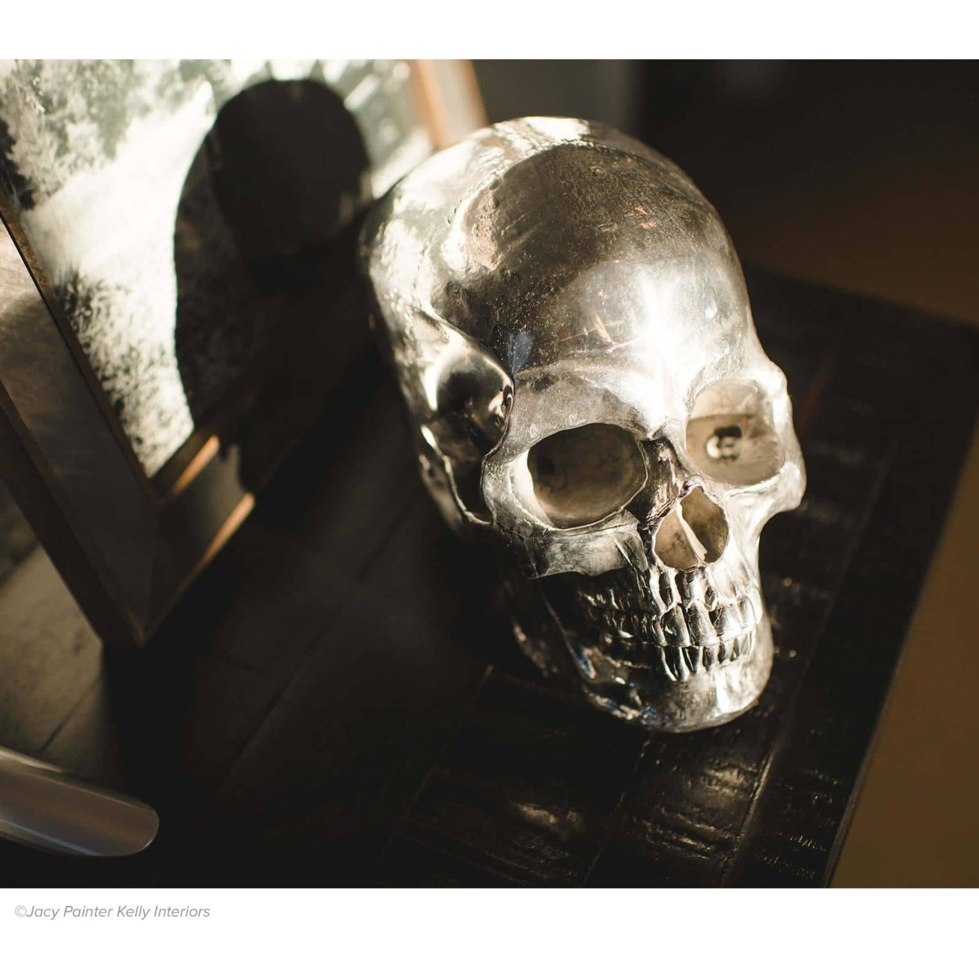 Metal Skull by Regina Andrew in bronze and bronze. Made from aluminum in a modern style.