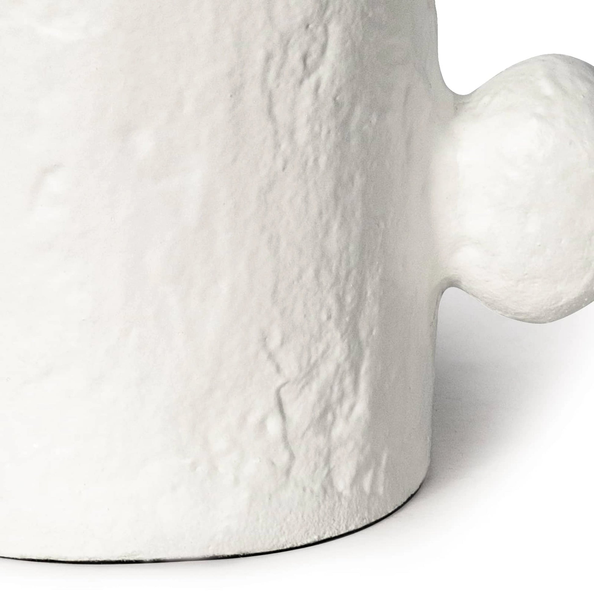 Sanya Vase by Regina Andrew in white. Made from aluminum in a modern style.