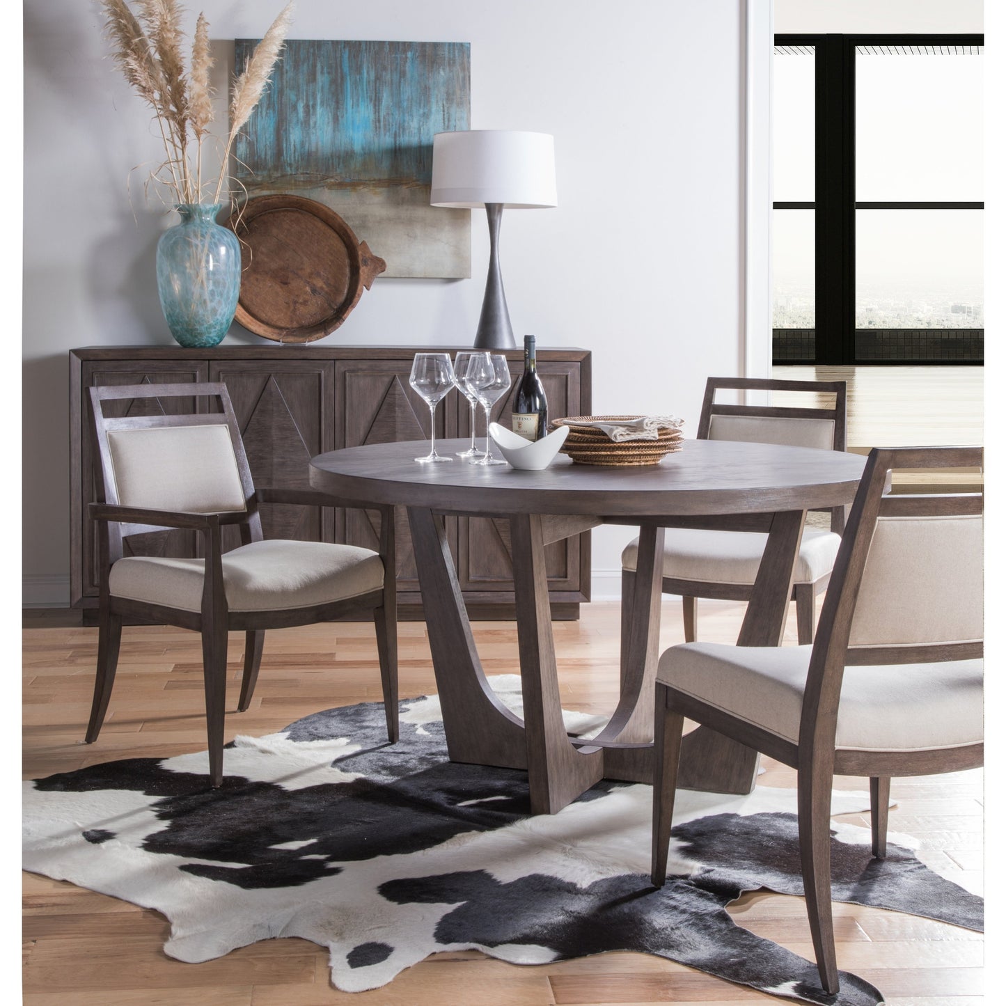 004 SI-1770448 | Lifestyle | Brio Round Dining Table by Artistica Home. Made from unique in a modern style.