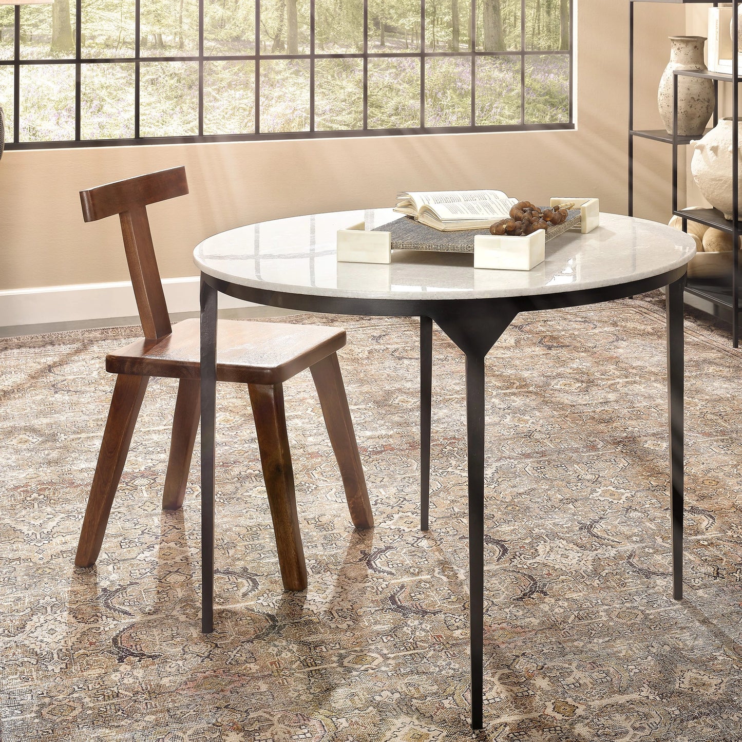 005 SI-2146412 | Lifestyle | Dante Dining Table by Jamie Young in white, black. Made from white marble, metal: iron in a modern style.