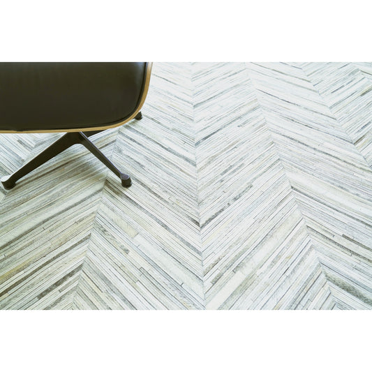 Natural Hide 2162 Rug by Exquisite Rugs in silver. Made from leather hide in a unique style.
