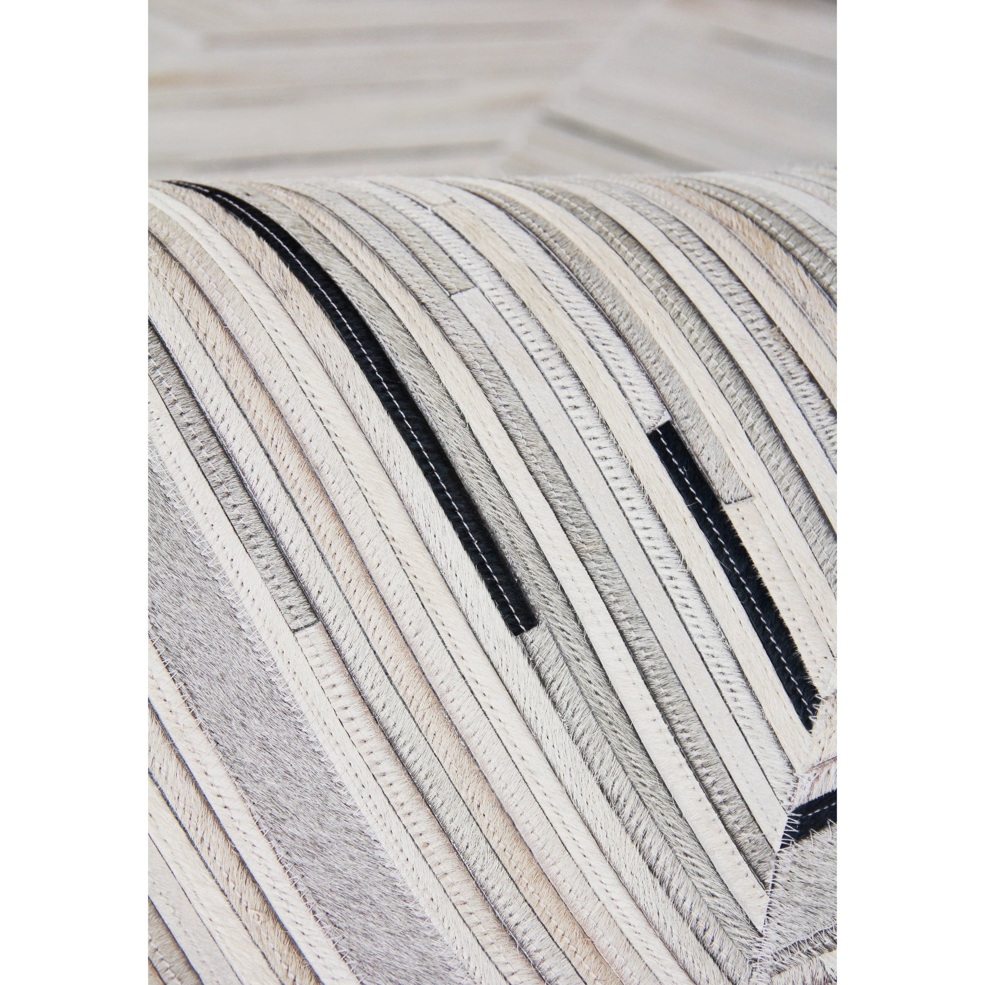 Natural Hide 2163 Rug by Exquisite Rugs in silver/blue. Made from unique in a unique style.
