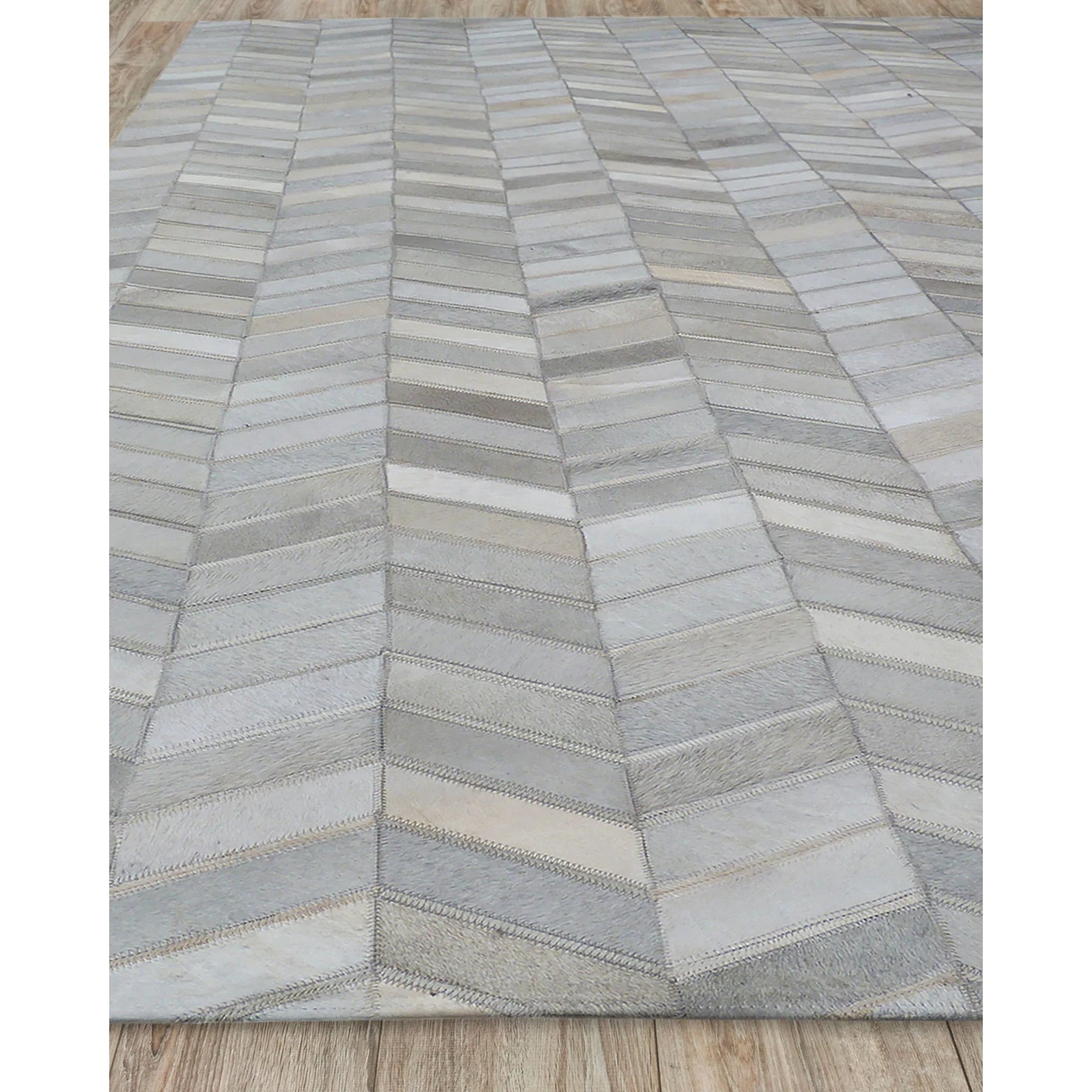 Natural Hide 2165 Rug by Exquisite Rugs in gray, ivory. Made from leather hide in a unique style.