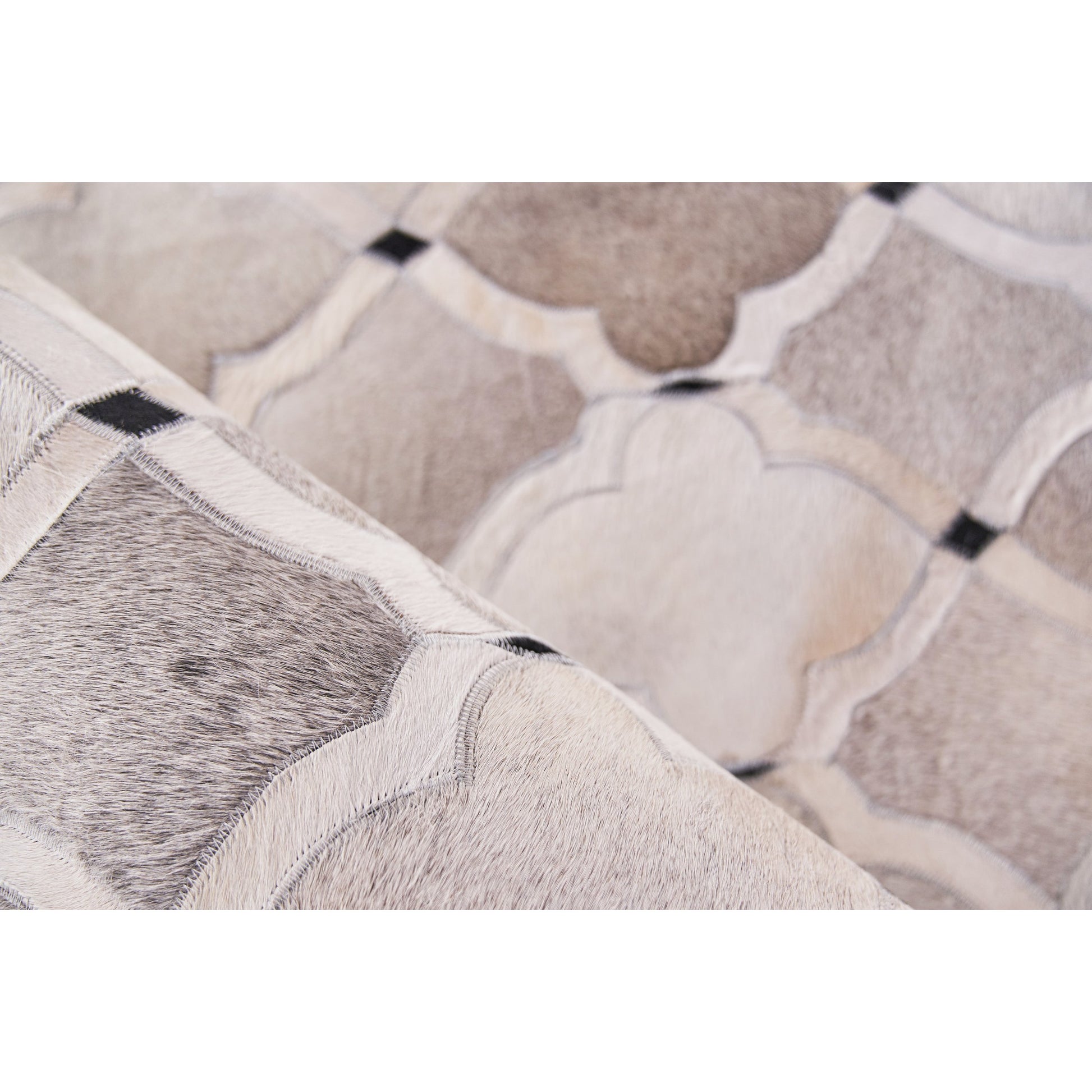 Natural Hide 2176 Rug by Exquisite Rugs in silver, ivory, dark gray. Made from leather hide in a unique style.