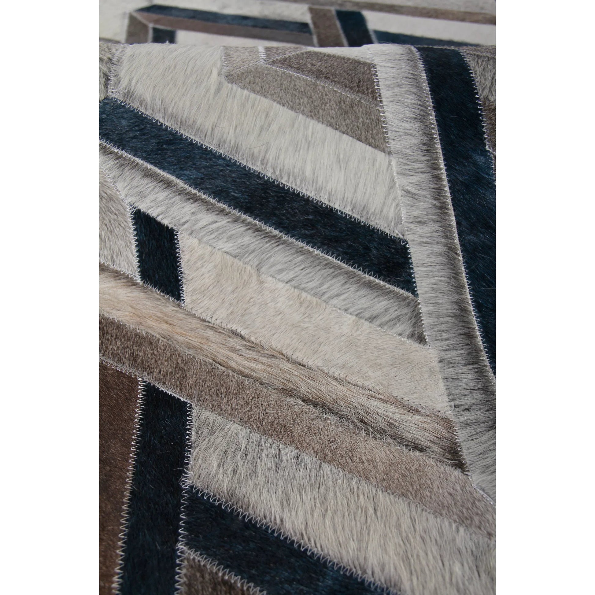 Natural Hide 2180 Rug by Exquisite Rugs in silver, blue. Made from leather hide in a unique style.