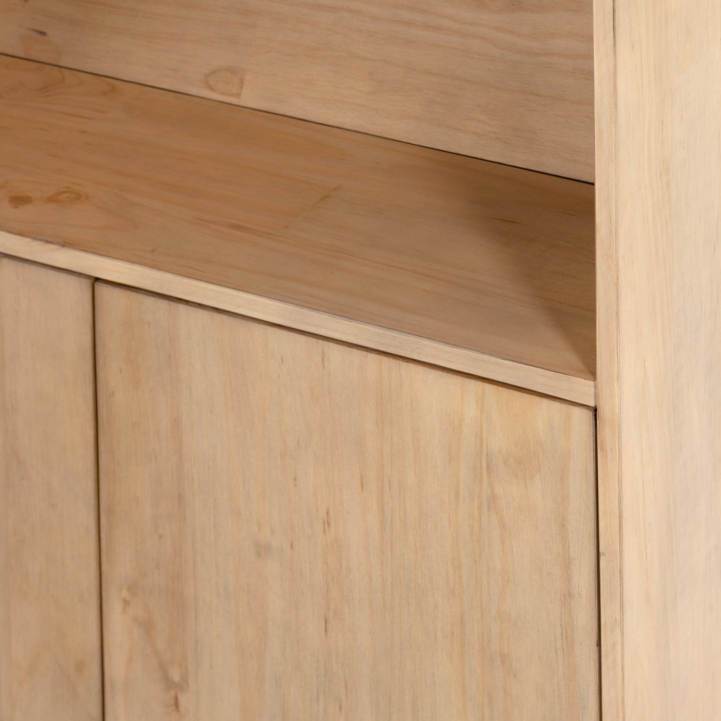 006 SI-1714358 | Closeup | Bane Triple Bookshelf with Ladder by Four Hands in smoked pine, black iron and smoked pine. Made from solid pine, iron in a cottage & farmhouse style.