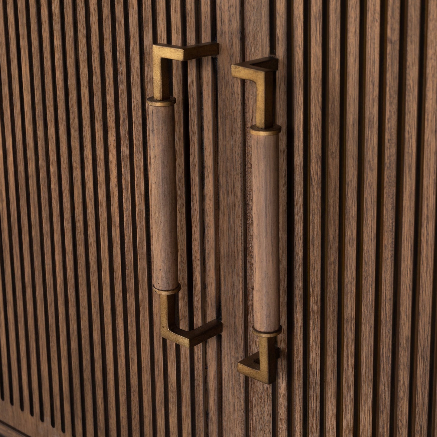 009 SI-1716842 | Closeup | Stark Sideboard by Four Hands in warm espresso, warm espresso veneer, light antique brass and warm espresso, antique brass. Made from mahogany veneer, solid mahogany in a modern style.