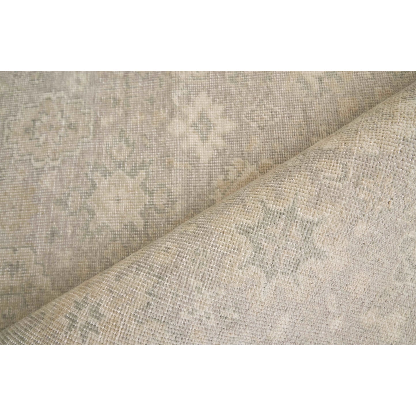 015 SI-2383721 | Closeup | Restoration 2252 Rug by Exquisite Rugs in beige, gold. Made from new zealand wool in a unique style.