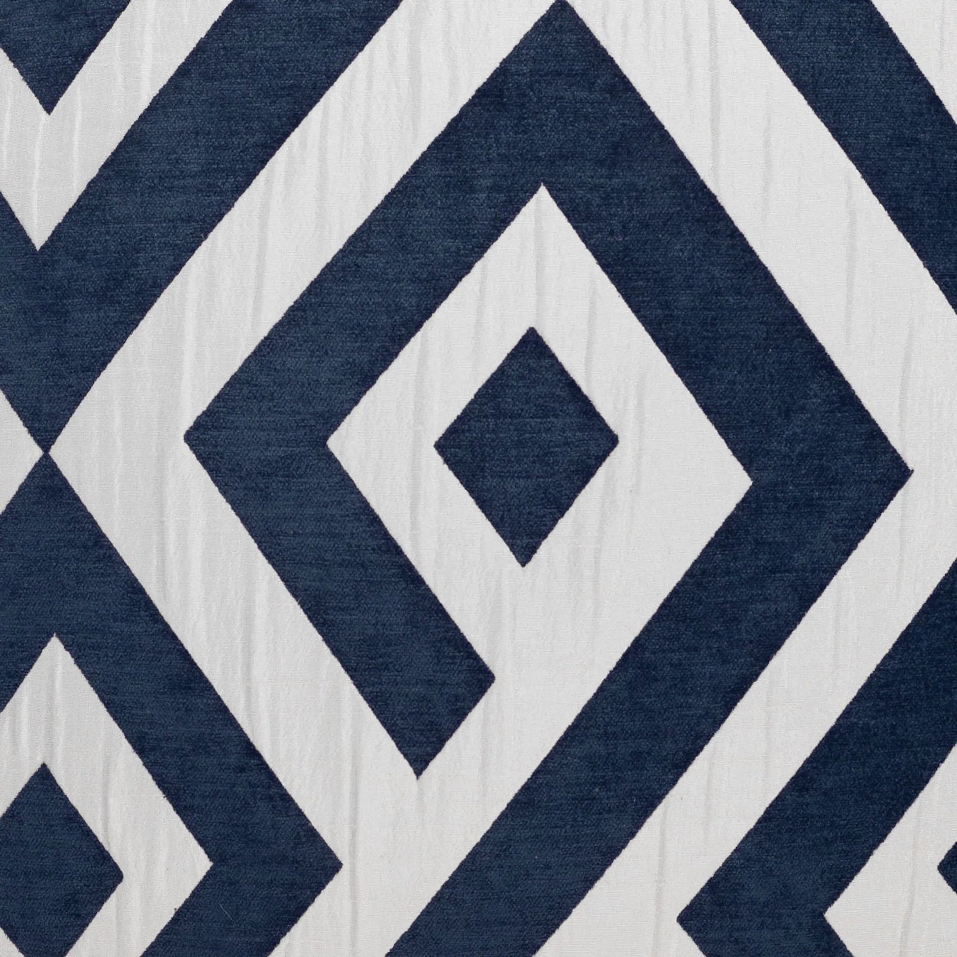 Carat Pillow by DV Kap Home. Made from 60% polyester, 40% viscose in a transitional style.