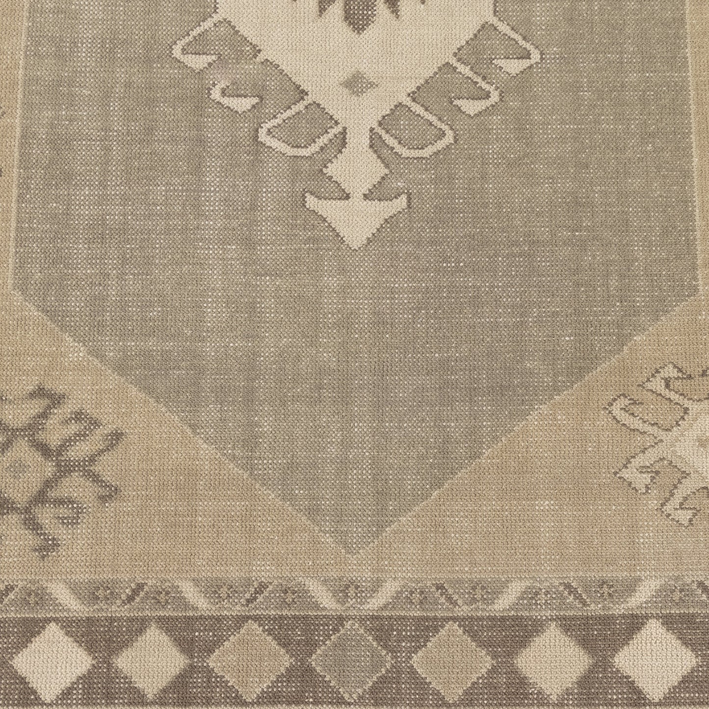 002 SI-1800012 | Closeup | Samsa Rug by Four Hands in taupe. Made from 60% cotton, 40% wool in a unique style.