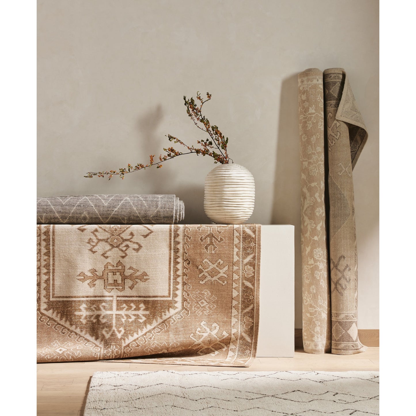 005 SI-1800012 | Lifestyle | Samsa Rug by Four Hands in taupe. Made from 60% cotton, 40% wool in a unique style.