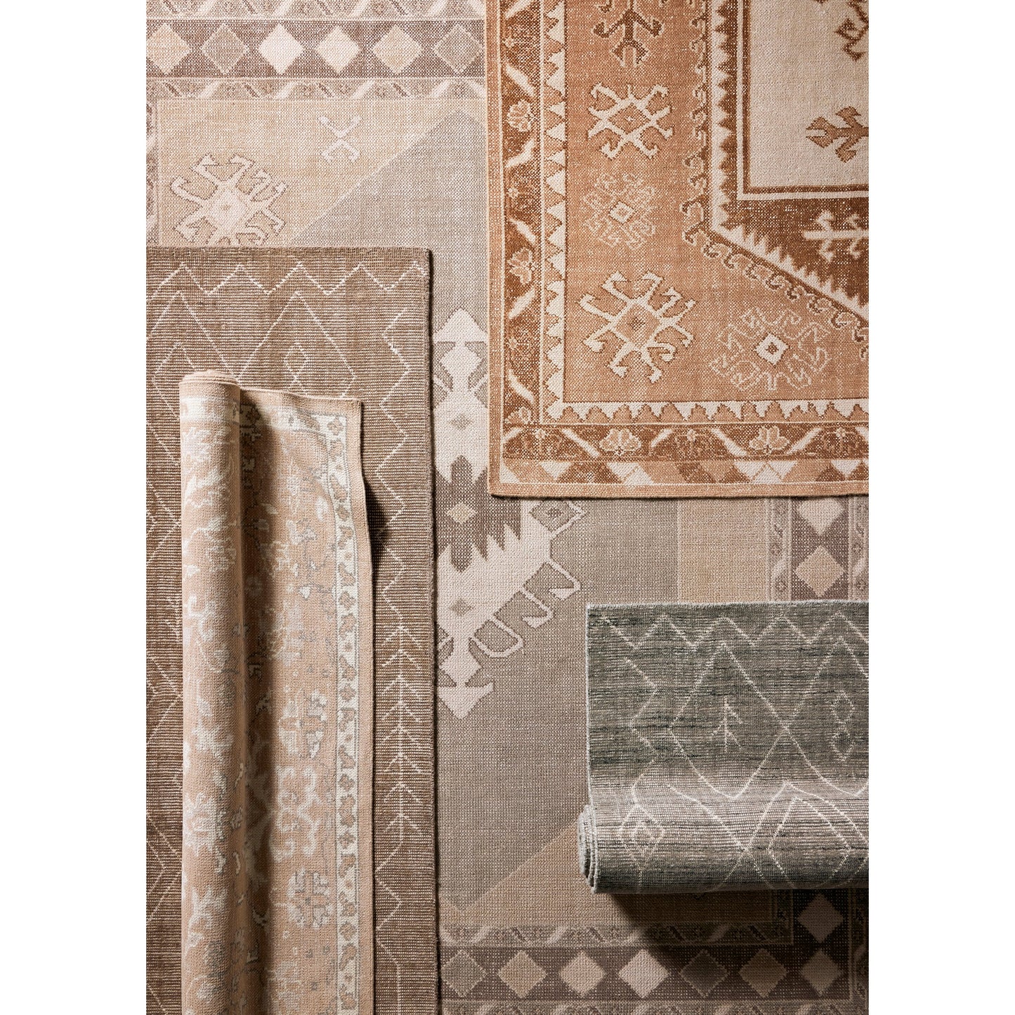 008 SI-1800012 | Lifestyle | Samsa Rug by Four Hands in taupe. Made from 60% cotton, 40% wool in a unique style.