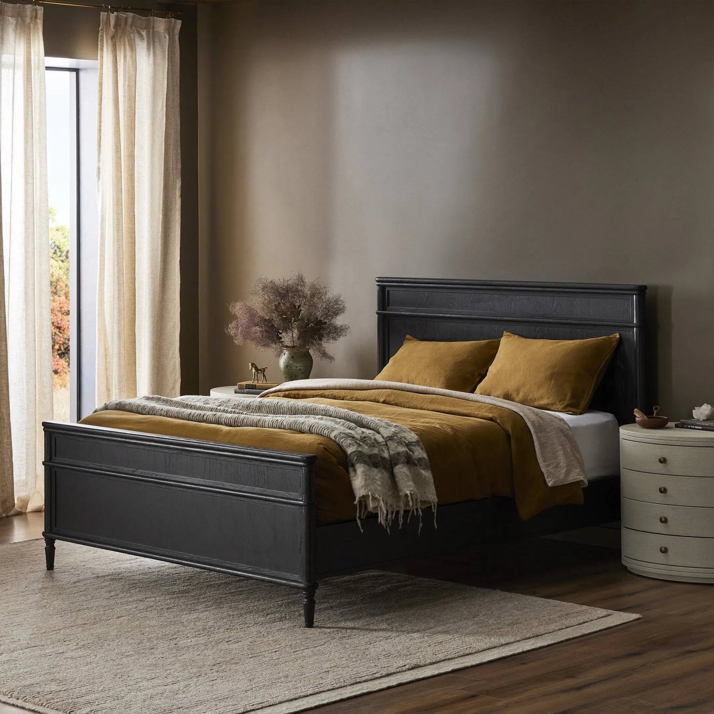 048 SI-1977873 | Lifestyle | Toulouse Bed by Four Hands. Made from oak veneer, solid oak in a modern style.