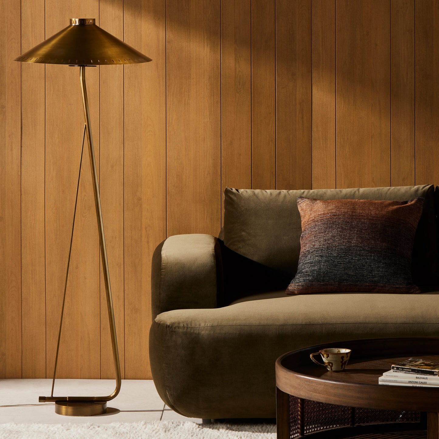 005 SI-2001242 | Lifestyle | Egon Floor Lamp by Four Hands in antique brass. Made from solid mango, iron in a transitional style.