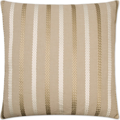 Cheverny by DV Kap Home. Made from 100% polyester, embroidery: 100% rayon in a transitional style.