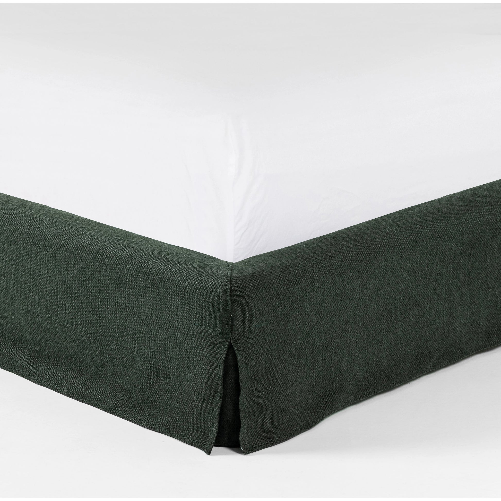 Aidan Slipcover Bed by Four Hands in brussels pine. Made from 100% flax, linen, iron, 100% polyester in a modern style.