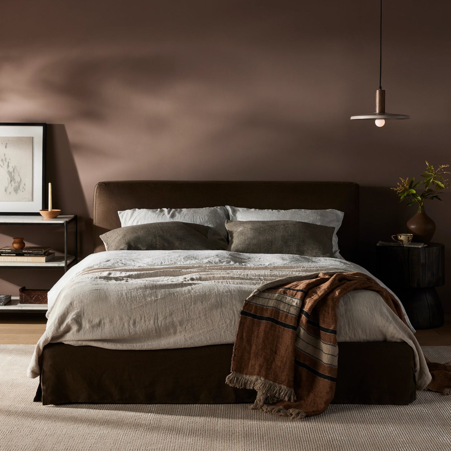 079 SI-1980024 | Lifestyle | Aidan Slipcover Bed by Four Hands. Made from 100% flax, linen, iron, 100% polyester in a modern style.