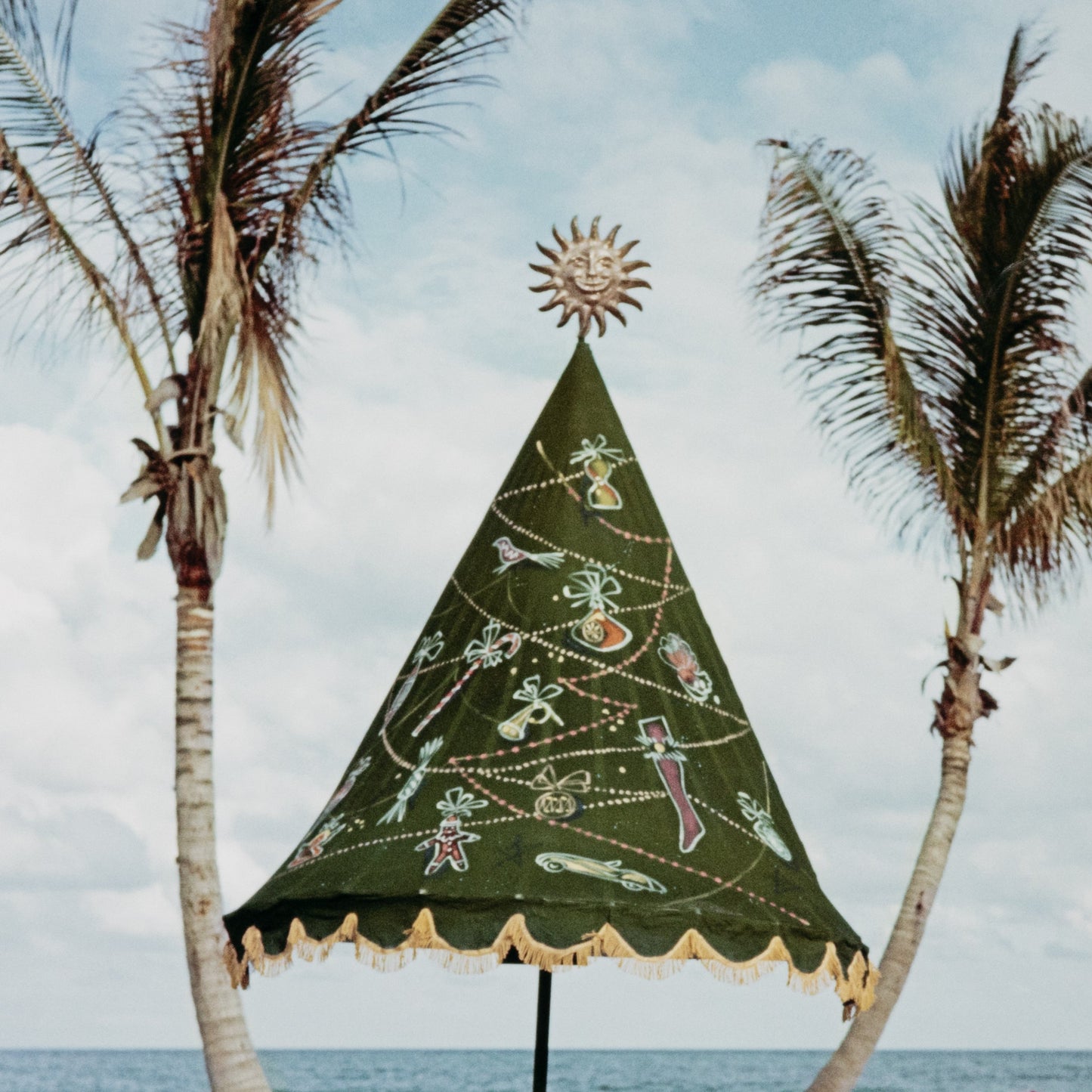 008 SI-1902343 | Closeup | Palm Beach Idyll by Slim Aarons by Four Hands. Made from gloss white chromaluxe in a coastal style.