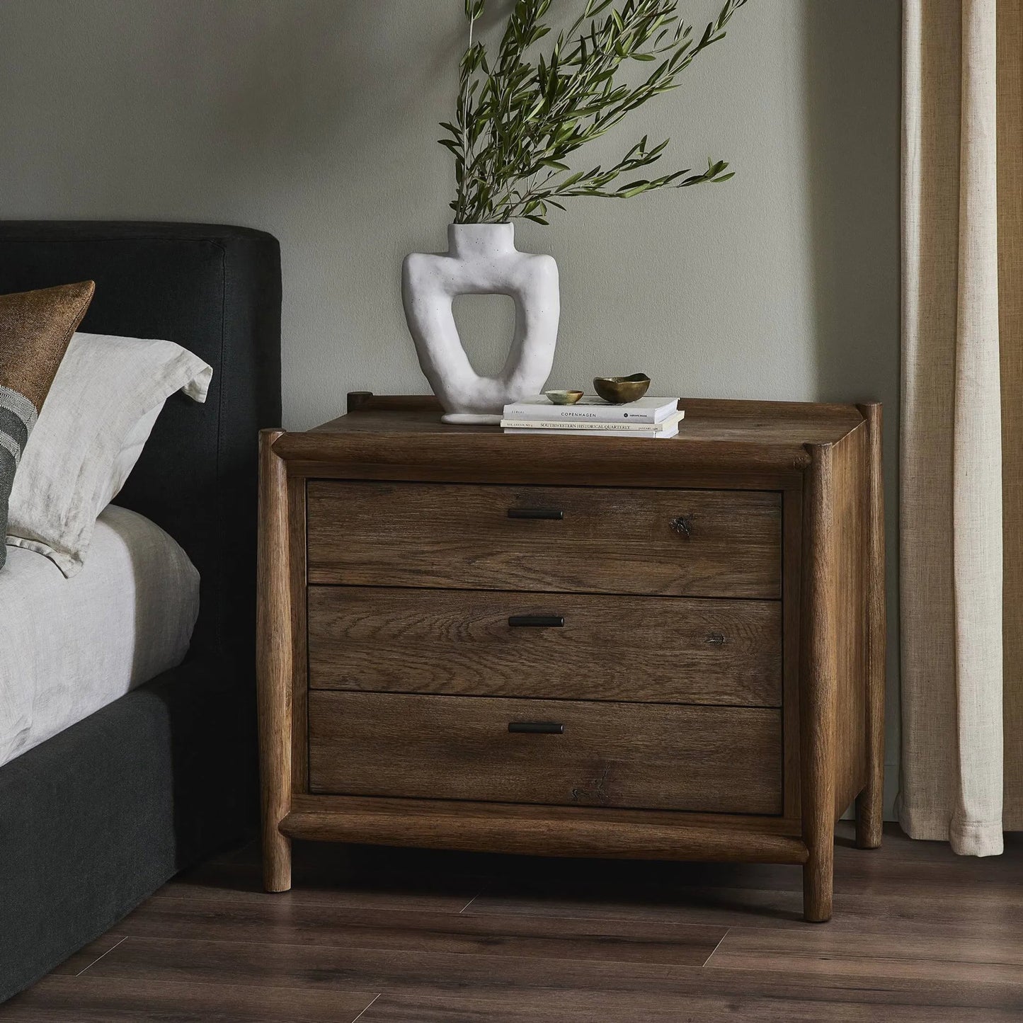 042 SI-2001381 | Lifestyle | Glenview Nightstand by Four Hands in weathered oak veneer. Made from thick oak veneer, solid oak in a modern style.