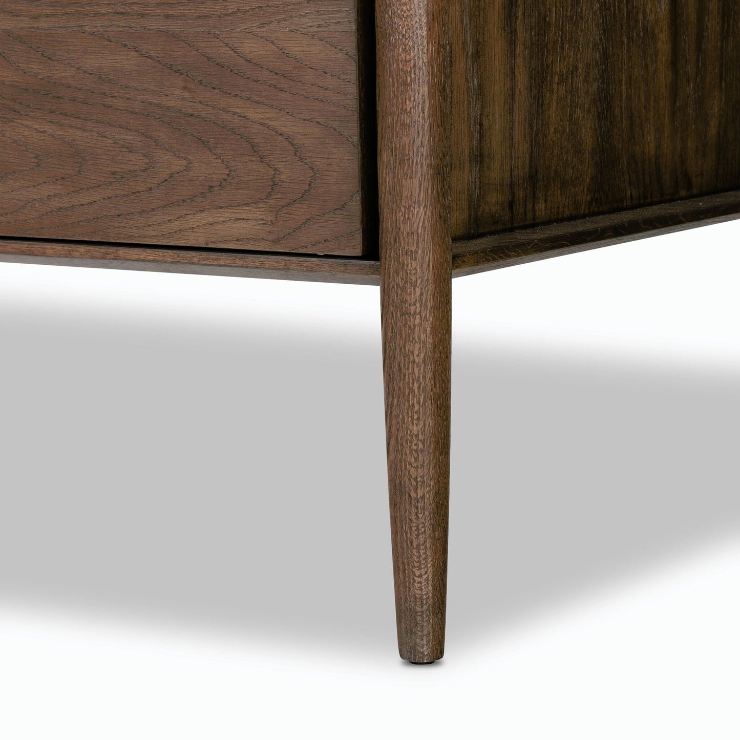 015 SI-2158294 | Closeup | Markia Executive Desk by Four Hands in aged oak veneer, rubbed bronze and aged oak veneer. Made from oak veneer, solid oak, iron in a modern style.