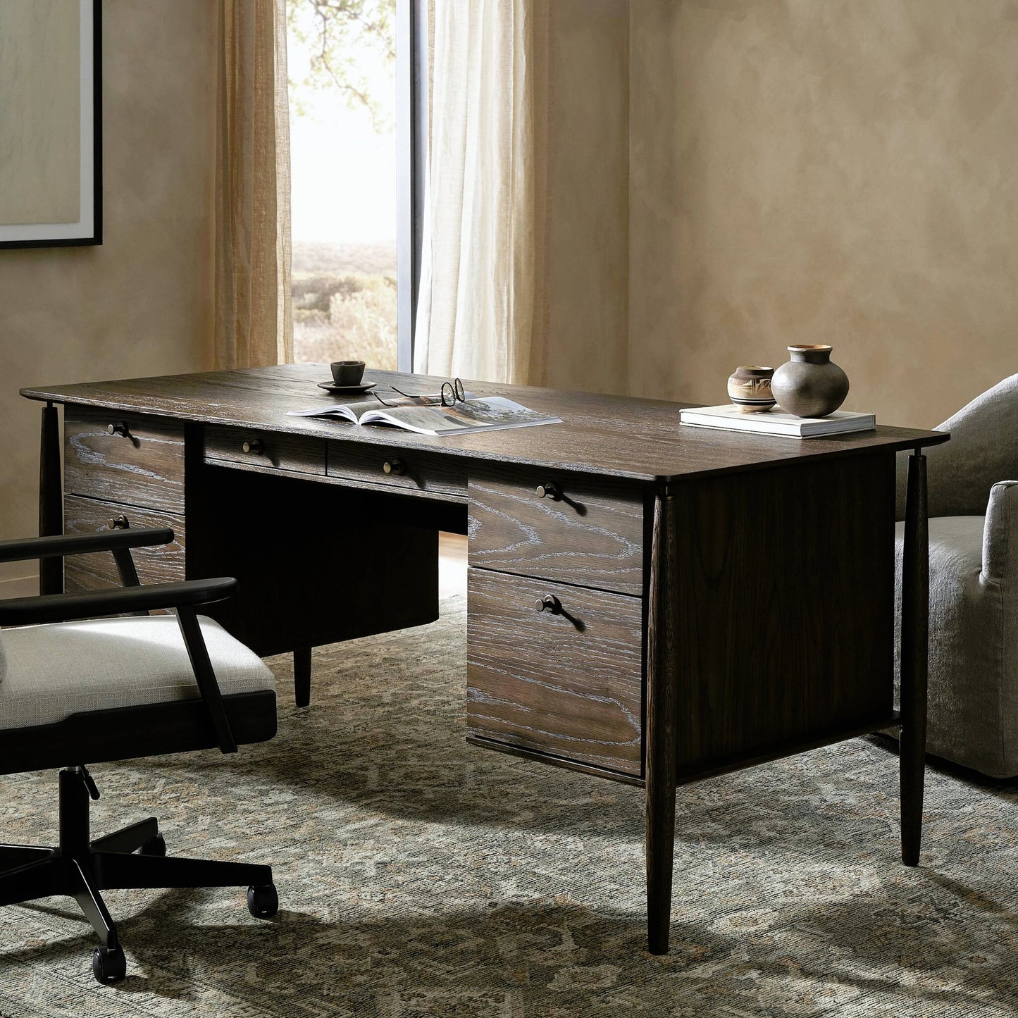 016 SI-2158294 | Lifestyle | Markia Executive Desk by Four Hands in aged oak veneer, rubbed bronze and aged oak veneer. Made from oak veneer, solid oak, iron in a modern style.