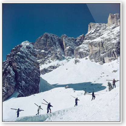 Cortina D'ampezzo by Slim Aarons by Four Hands. Made from american maple, gloss white chromaluxe in a modern style.