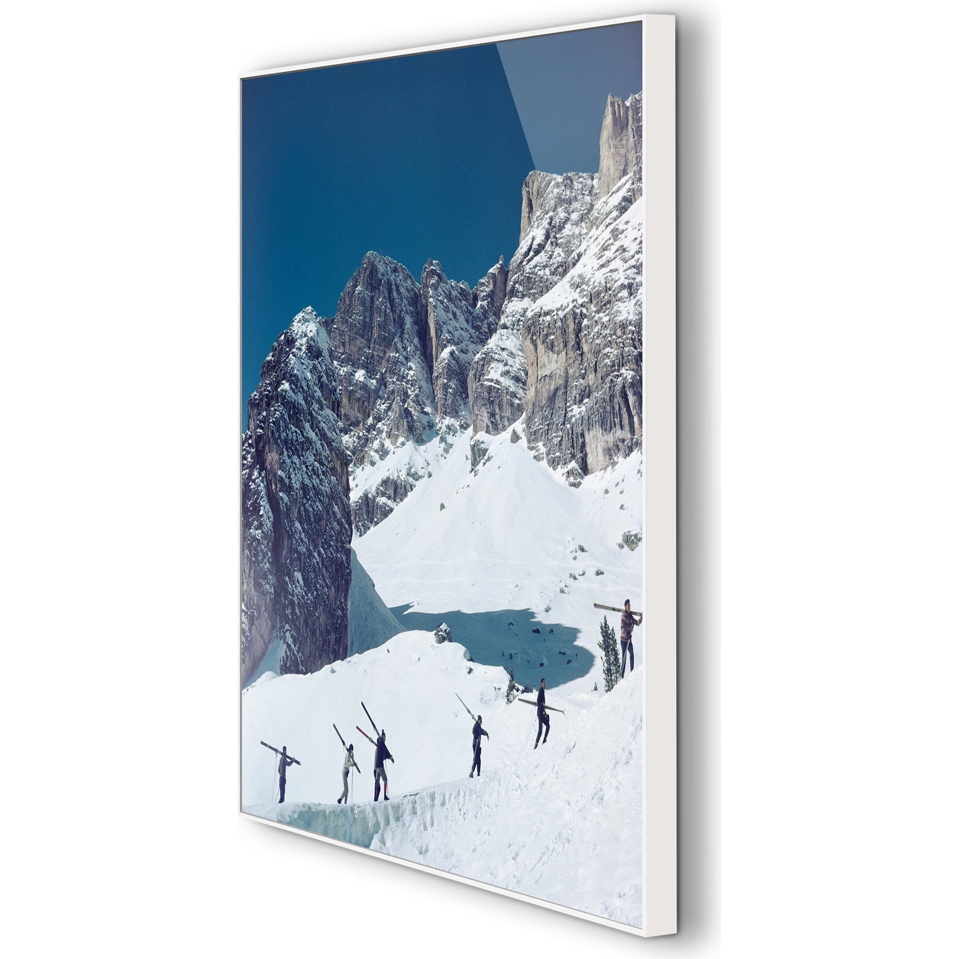 Cortina D'ampezzo by Slim Aarons by Four Hands. Made from american maple, gloss white chromaluxe in a modern style.