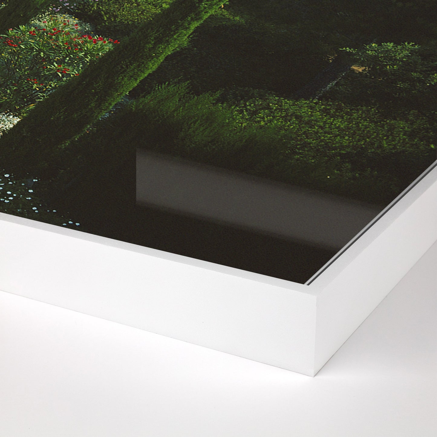 006 SI-2092581 | Closeup | Les Sophores by Slim Aarons by Four Hands. Made from white maple, gloss white chromaluxe in a modern style.