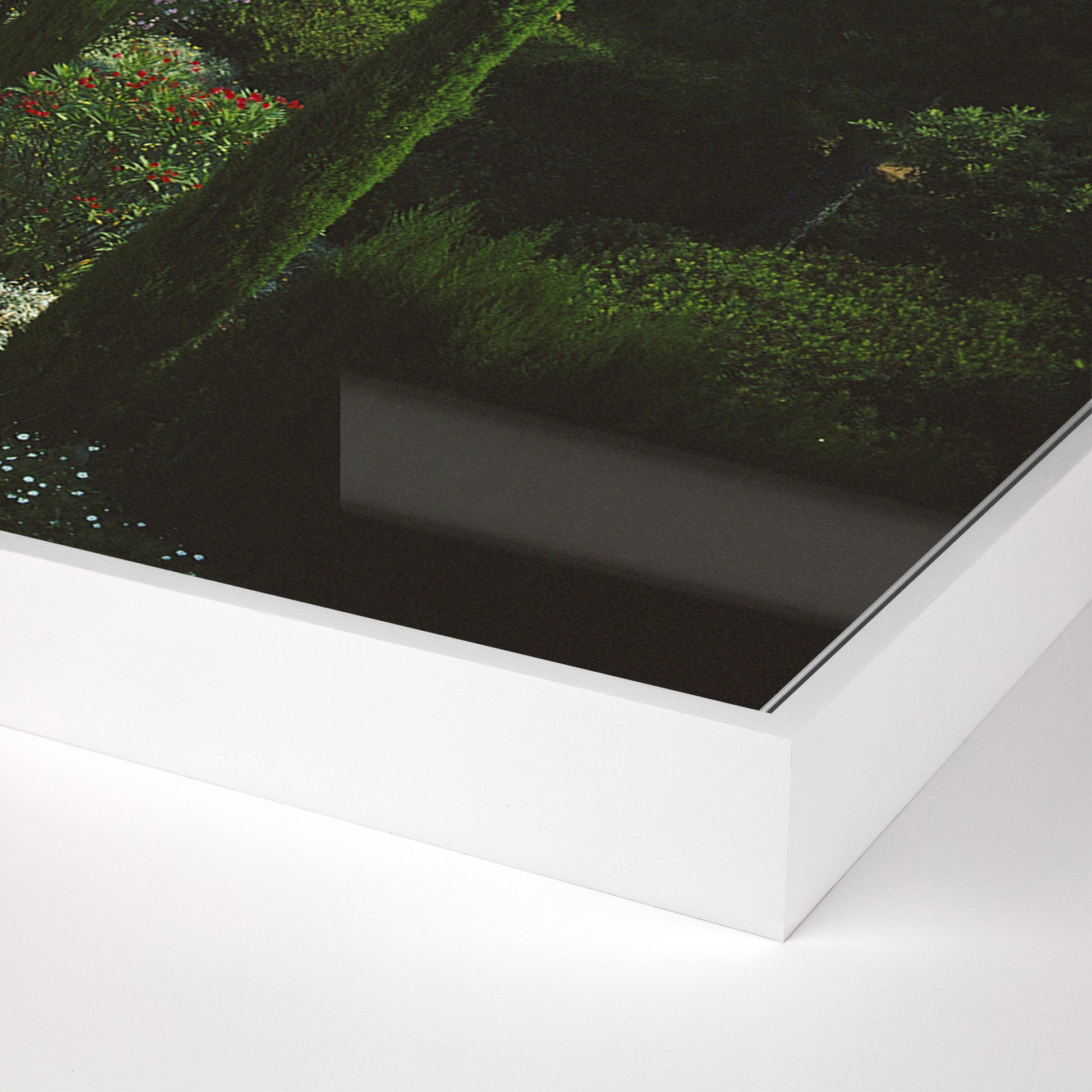 Les Sophores by Slim Aarons by Four Hands. Made from white maple, gloss white chromaluxe in a modern style.