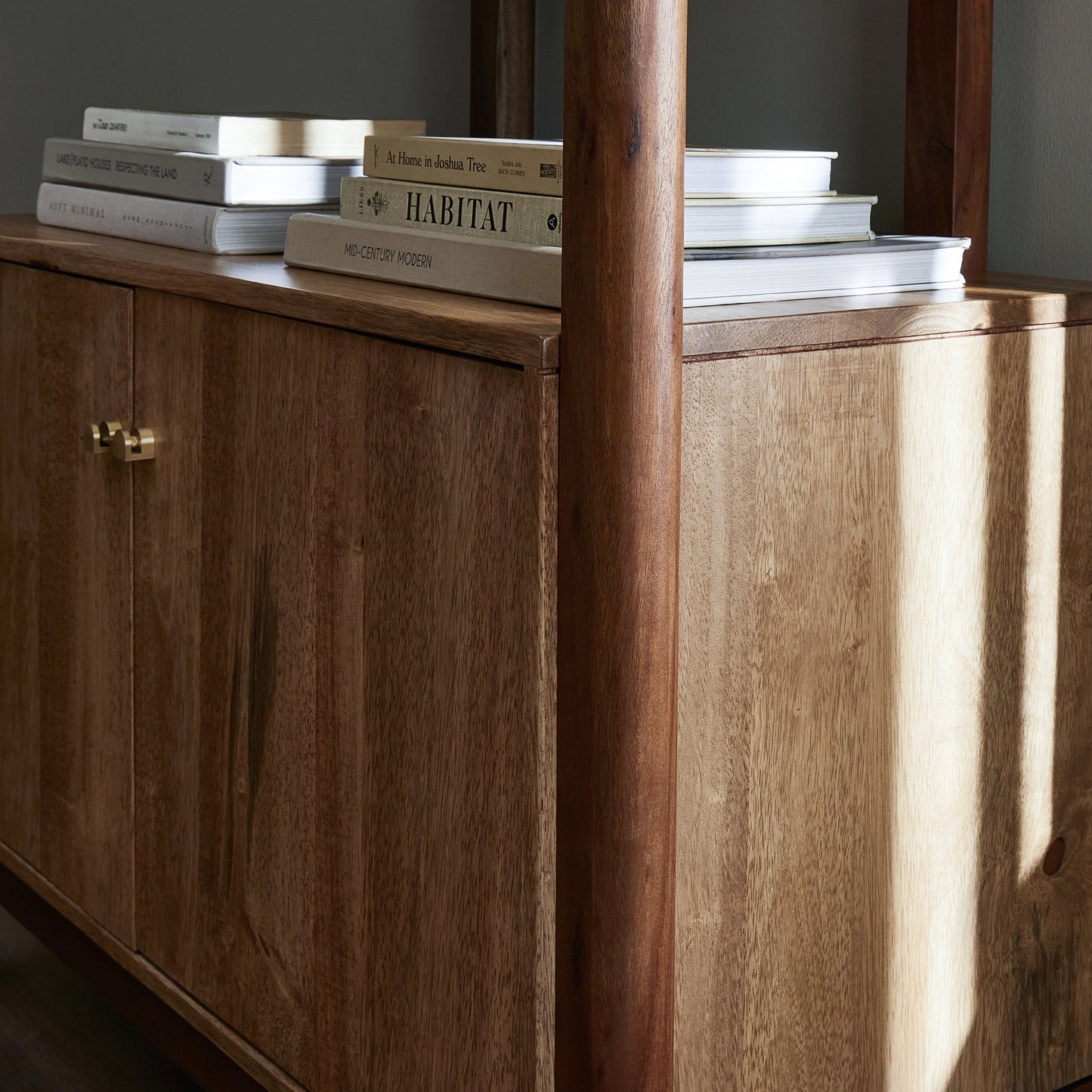 027 SI-2093511 | Lifestyle | Reza Bookcase by Four Hands. Made from solid acacia, solid parawood in a modern style.