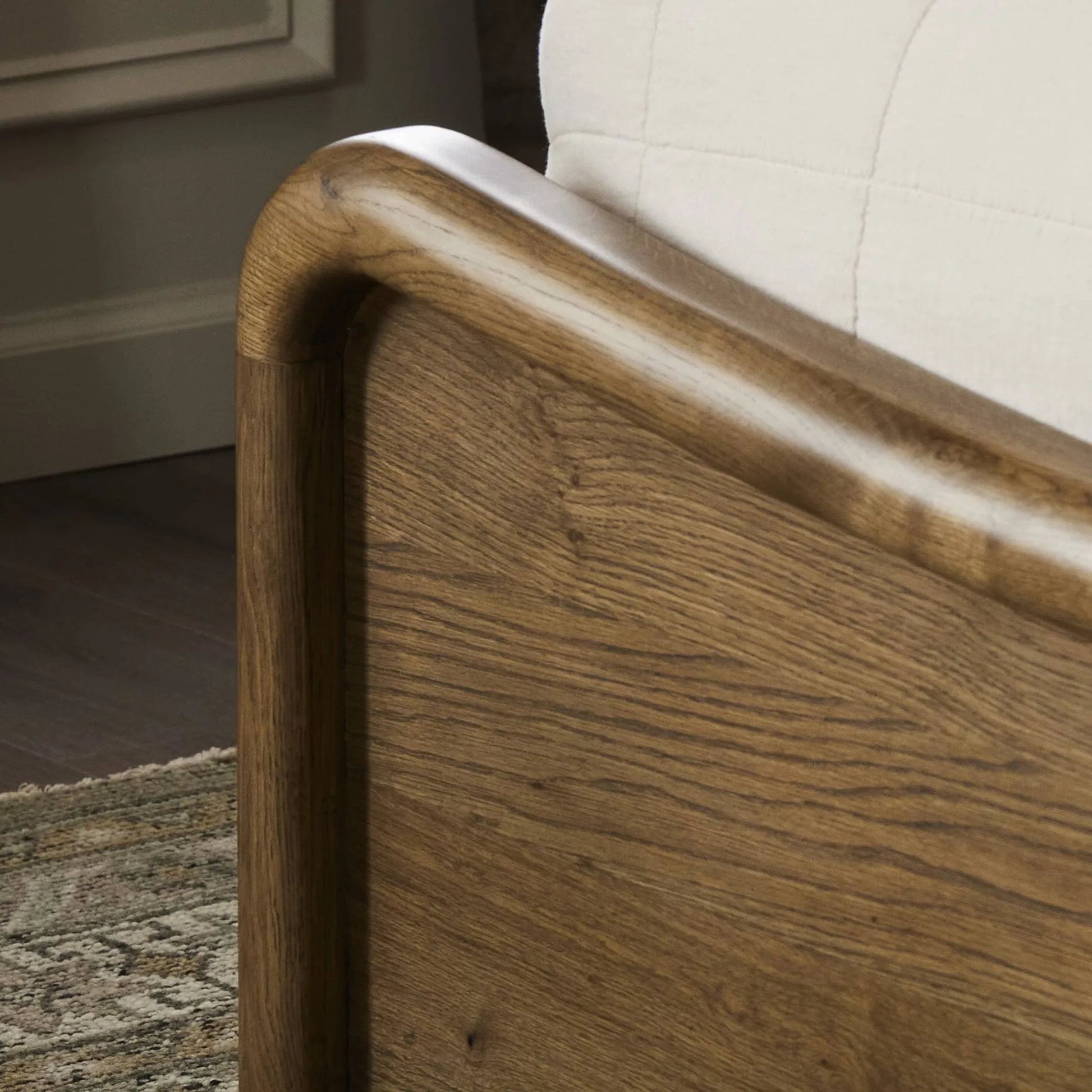 Dover Bed by Four Hands in hockney linen, rustic amber oak veneer. Made from 86% polyester, 14% flax/linen, thick oak veneer, solid oak in a transitional style.