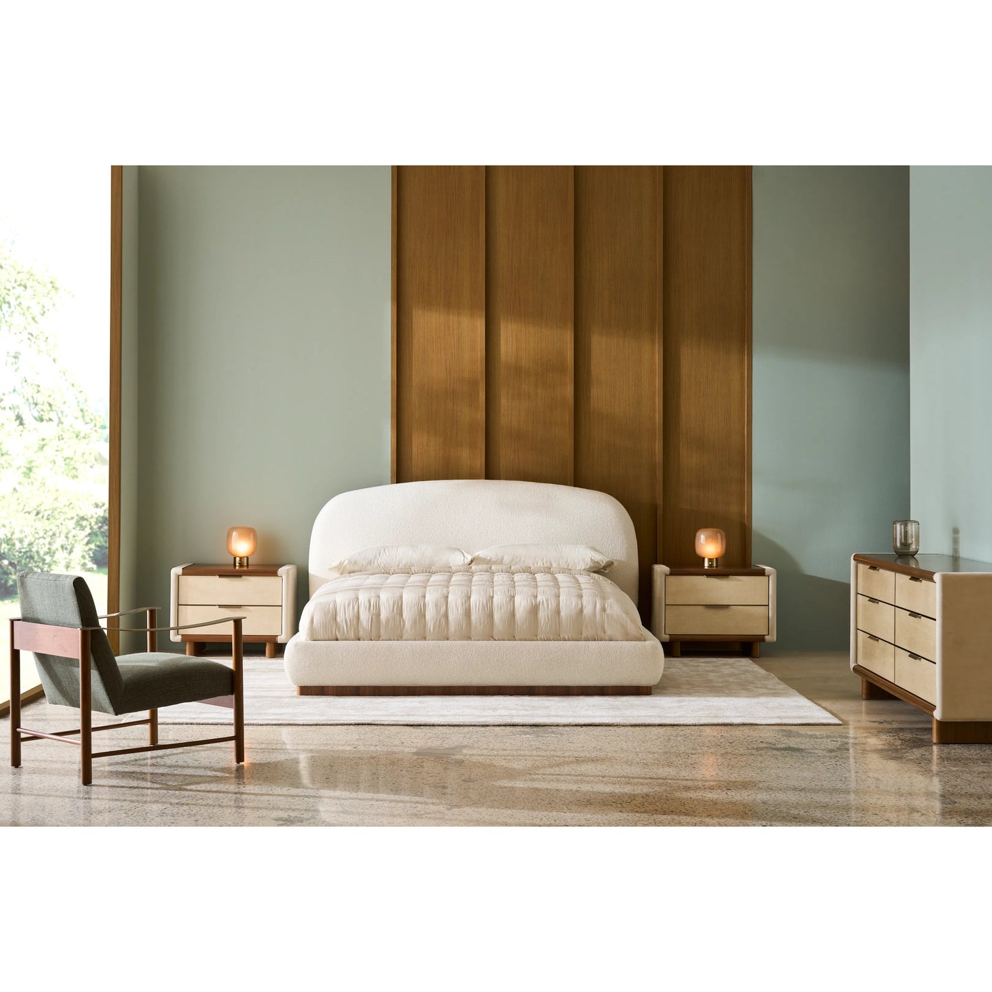 007 SI-2370744 | Lifestyle | Botero Bed by Caracole in ivory and retro walnut. Made from unique in a transitional style.
