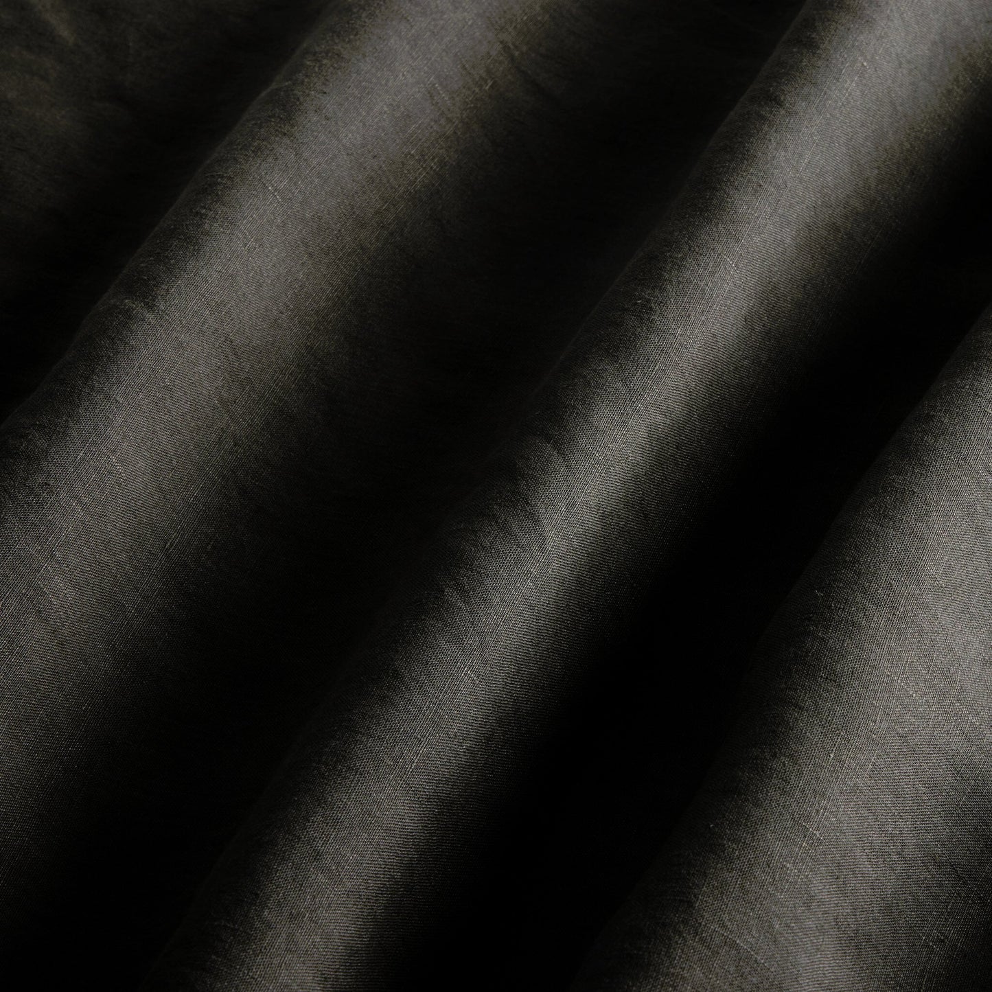 008 SI-2158437 | Closeup | Sable Duvet Cover by Four Hands in sable dark grey. Made from 100% flax/linen in a modern style.