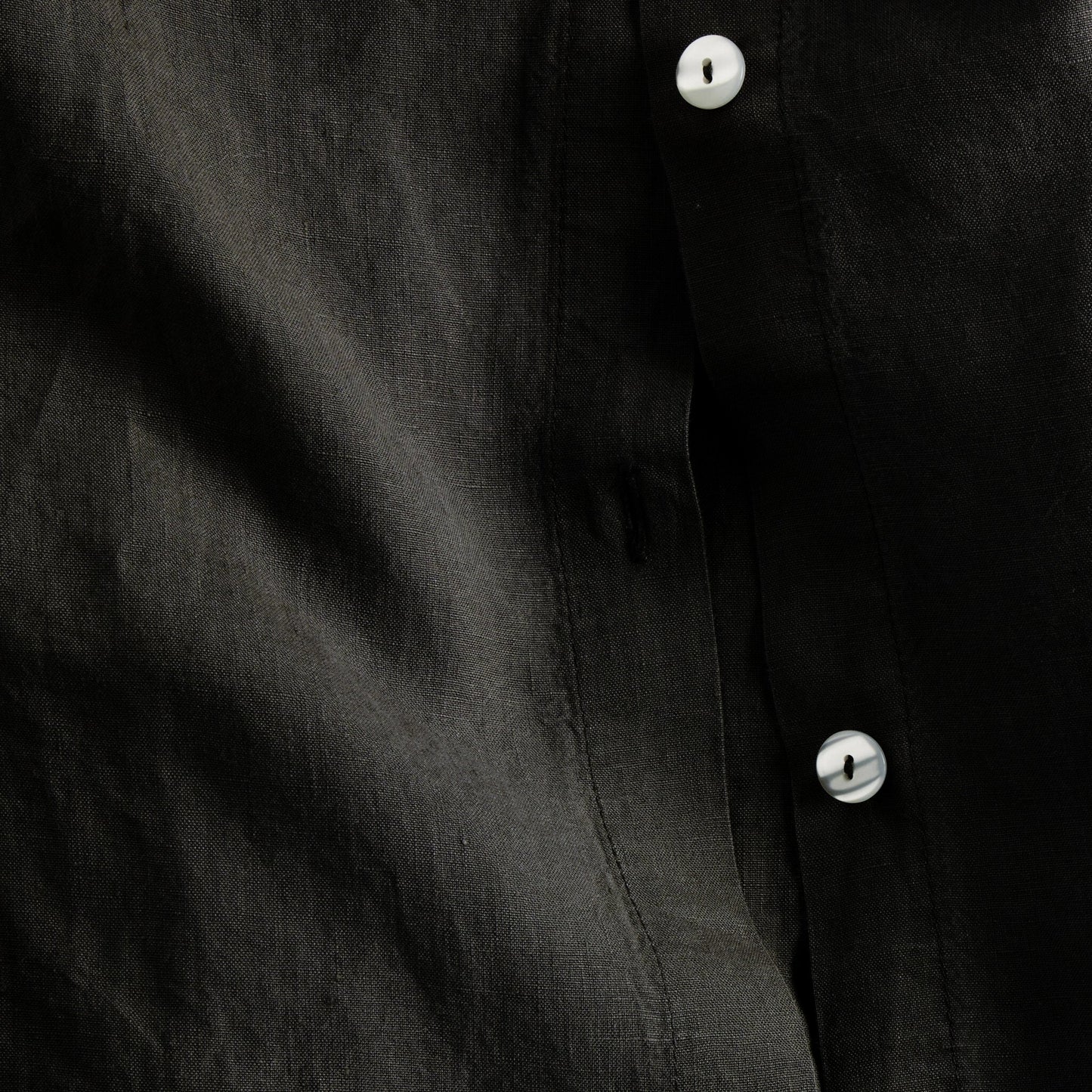 009 SI-2158437 | Closeup | Sable Duvet Cover by Four Hands in sable dark grey. Made from 100% flax/linen in a modern style.