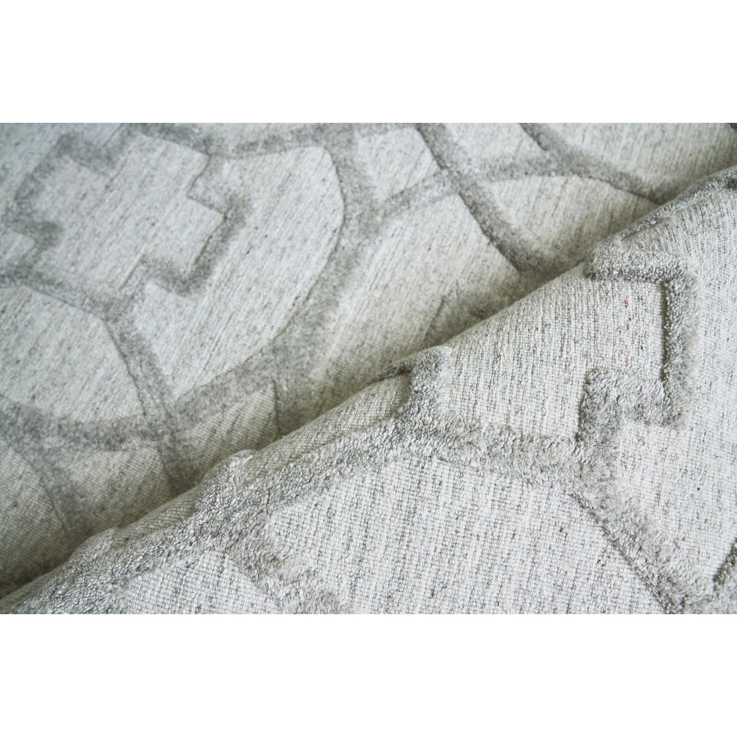 004 SI-1829966,SI-1829967,SI-1829968,SI-1829969,SI-1829970,SI-1829971 | Closeup | Windsor Rug - Light Silver by Exquisite Rugs in light silver. Made from wool, bamboo silk in a unique style.