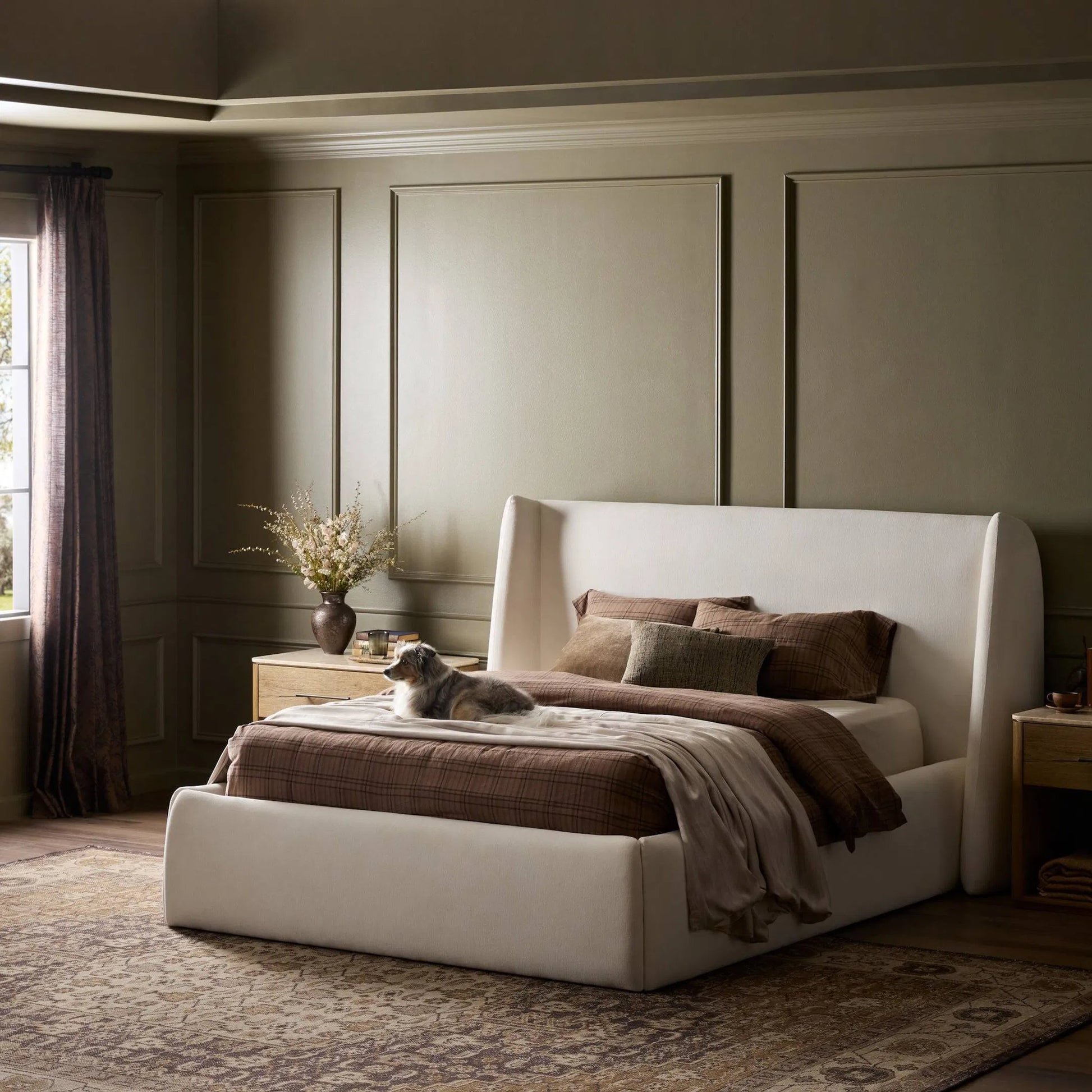 Hexley Bed by Four Hands in crypton nomad marshmallow. Made from 92% polyester, 8% flax/linen in a transitional style.
