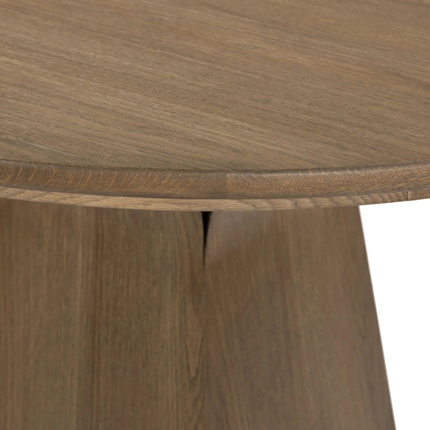 005 SI-2531638 | Closeup | Isabella Dining Table by Four Hands in warm natural oak veneer. Made from oak veneer, solid oak in a unique style.