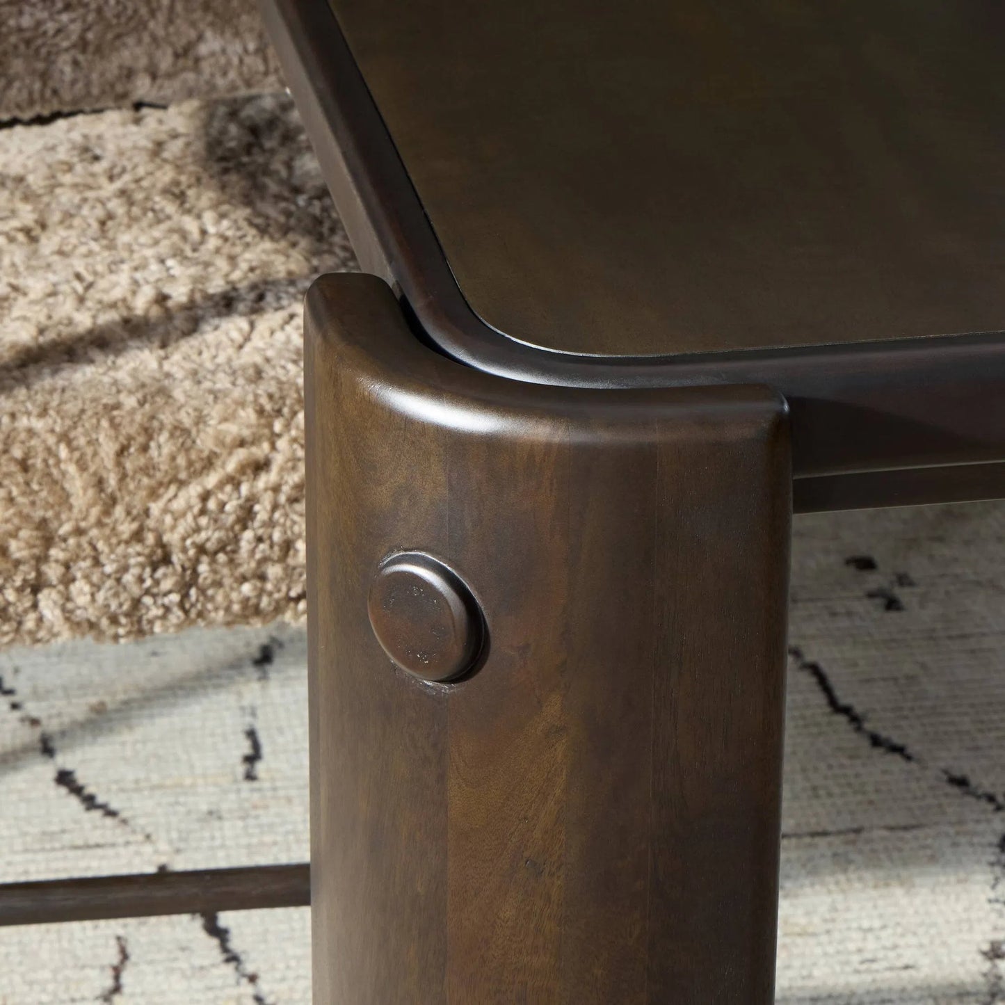 010 SI-2531704 | Closeup | Sono Dining Table by Four Hands in espresso mango veneer. Made from thick mango veneer, solid mango in a unique style.