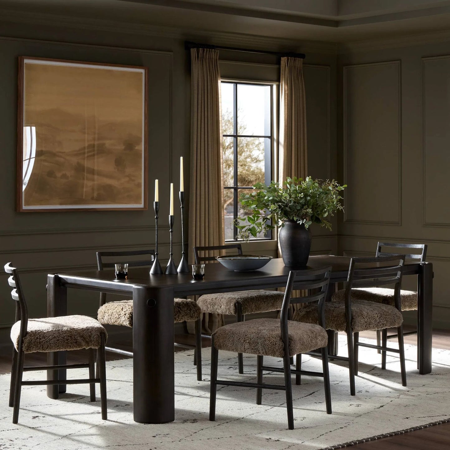 011 SI-2531704 | Lifestyle | Sono Dining Table by Four Hands in espresso mango veneer. Made from thick mango veneer, solid mango in a unique style.