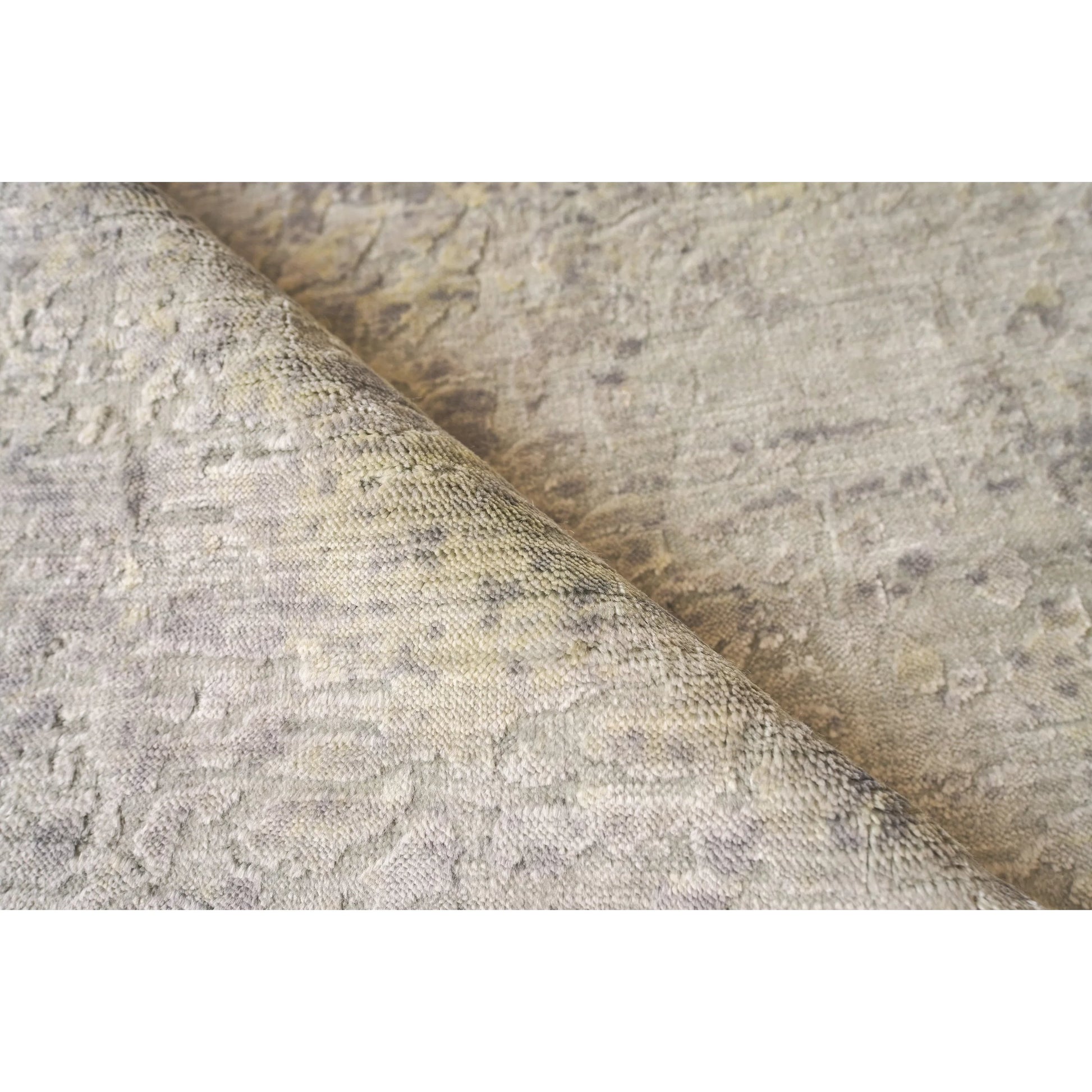 Reflections 2527 Rug by Exquisite Rugs in silver, gray, yellow. Made from bamboo silk in a unique style.