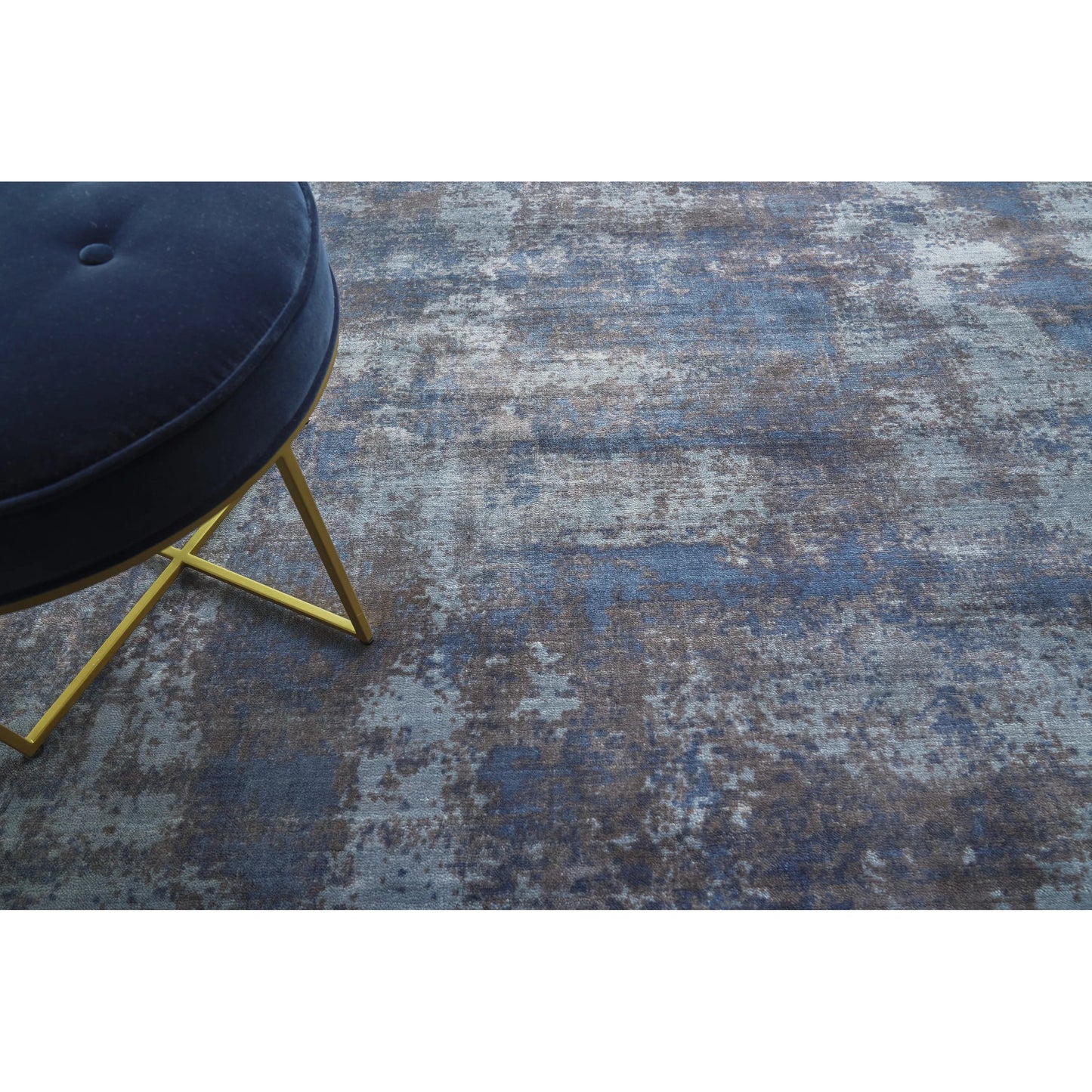 023 SI-2383765 | Lifestyle | Antolini 2528 Rug by Exquisite Rugs in blue, gray. Made from bamboo silk in a unique style.