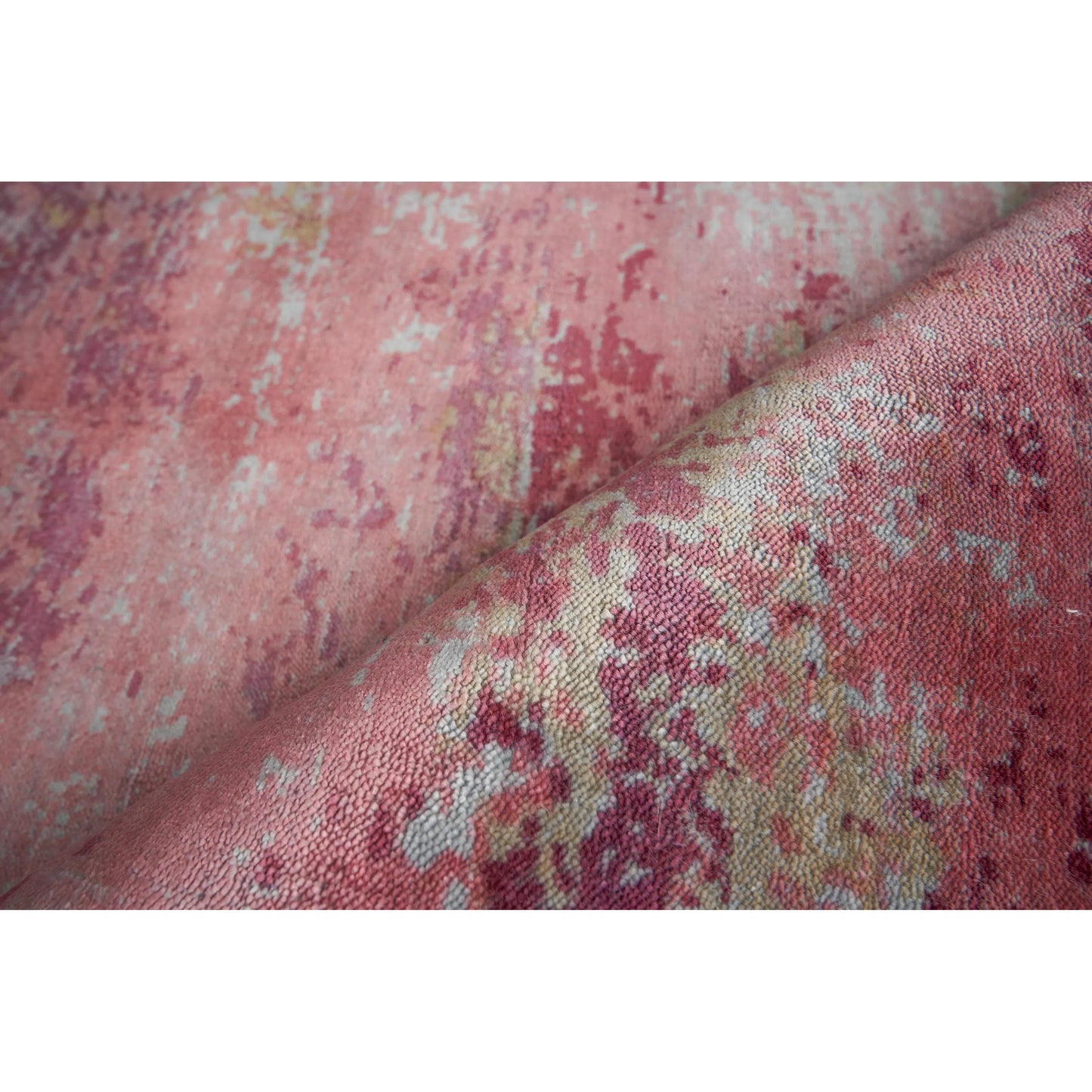020 SI-2383770 | Closeup | Antolini 2535 Rug by Exquisite Rugs in red, gray. Made from bamboo silk in a unique style.