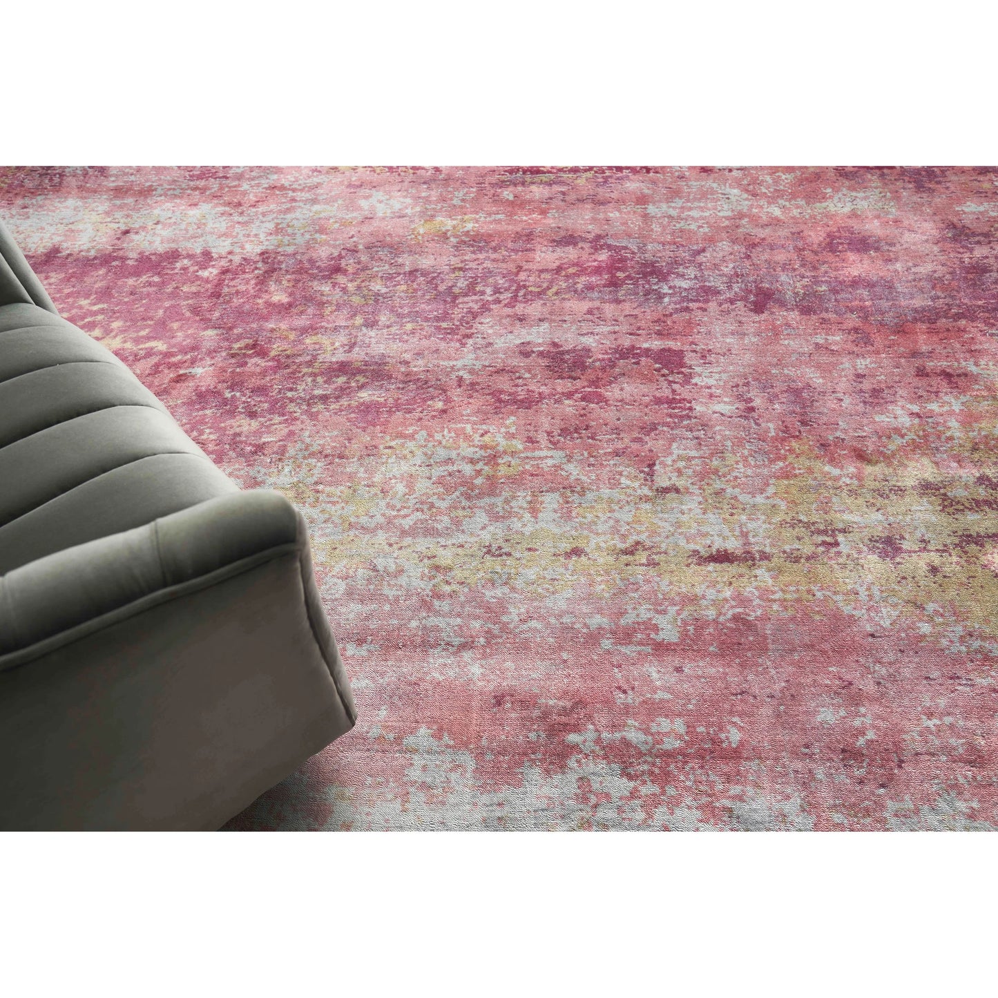 029 SI-2383770 | Lifestyle | Antolini 2535 Rug by Exquisite Rugs in red, gray. Made from bamboo silk in a unique style.