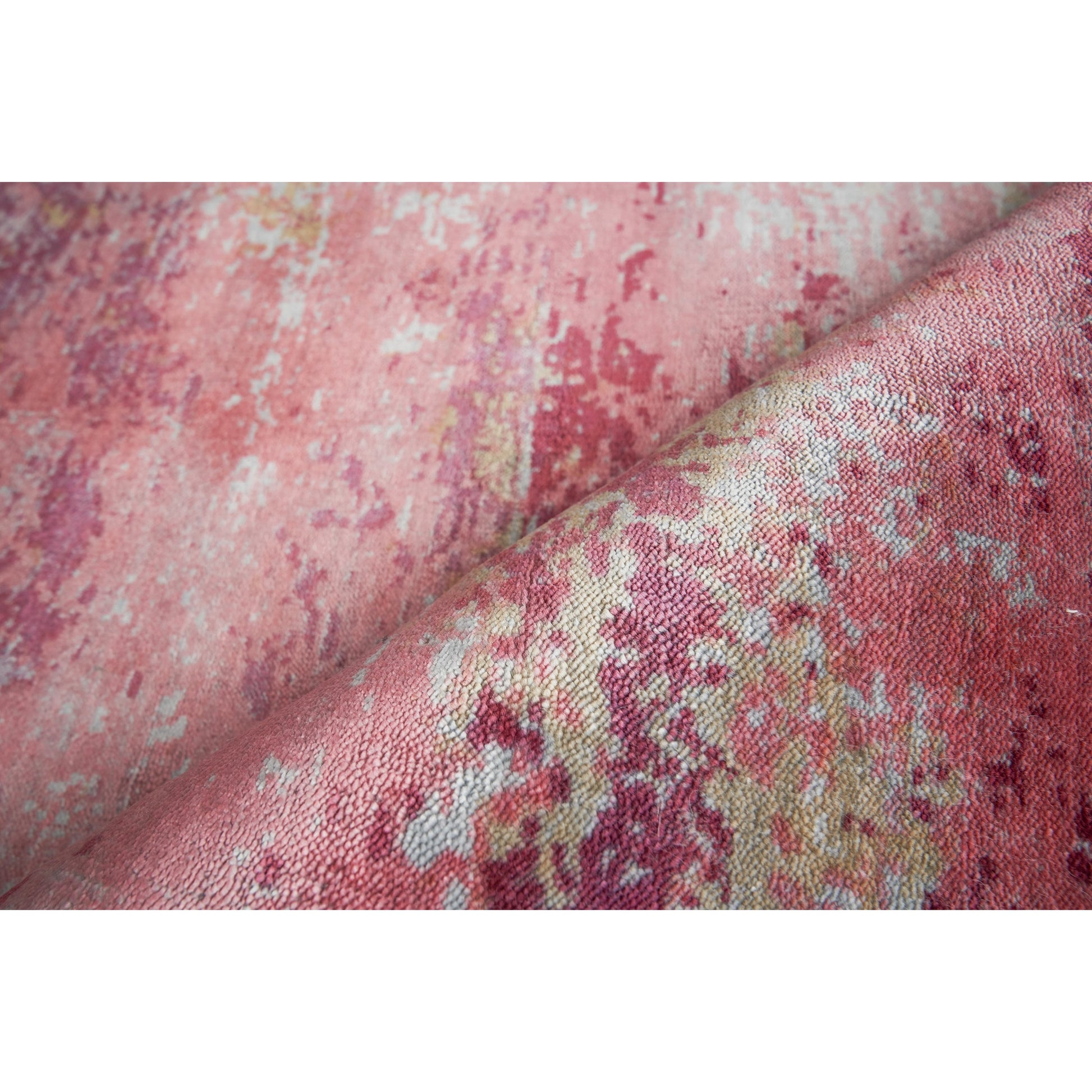 Antolini 2535 Rug by Exquisite Rugs in red, gray. Made from bamboo silk in a unique style.