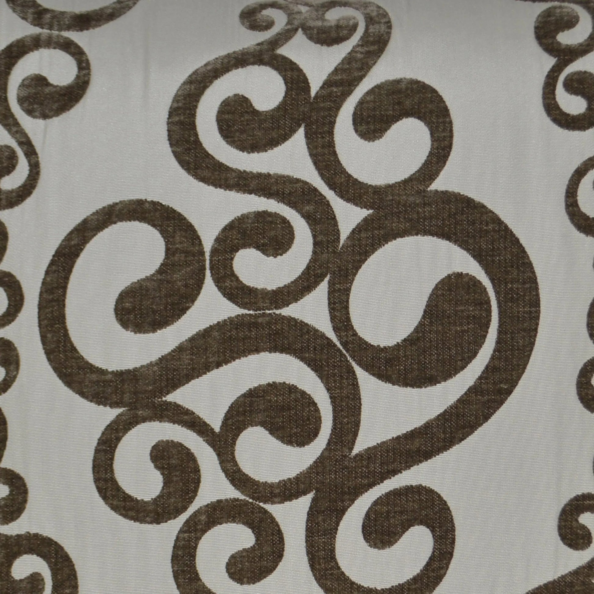 Harpo Pillow by DV Kap Home. Made from 75% polyester, 22% acrylic, 3% viscose in a traditional style.