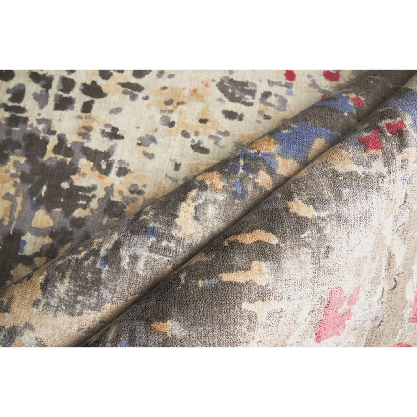 002 SI-1829417,SI-1829420,SI-1829421 | Closeup | Reflections Rug - Multi by Exquisite Rugs in multi. Made from bamboo silk in a unique style.